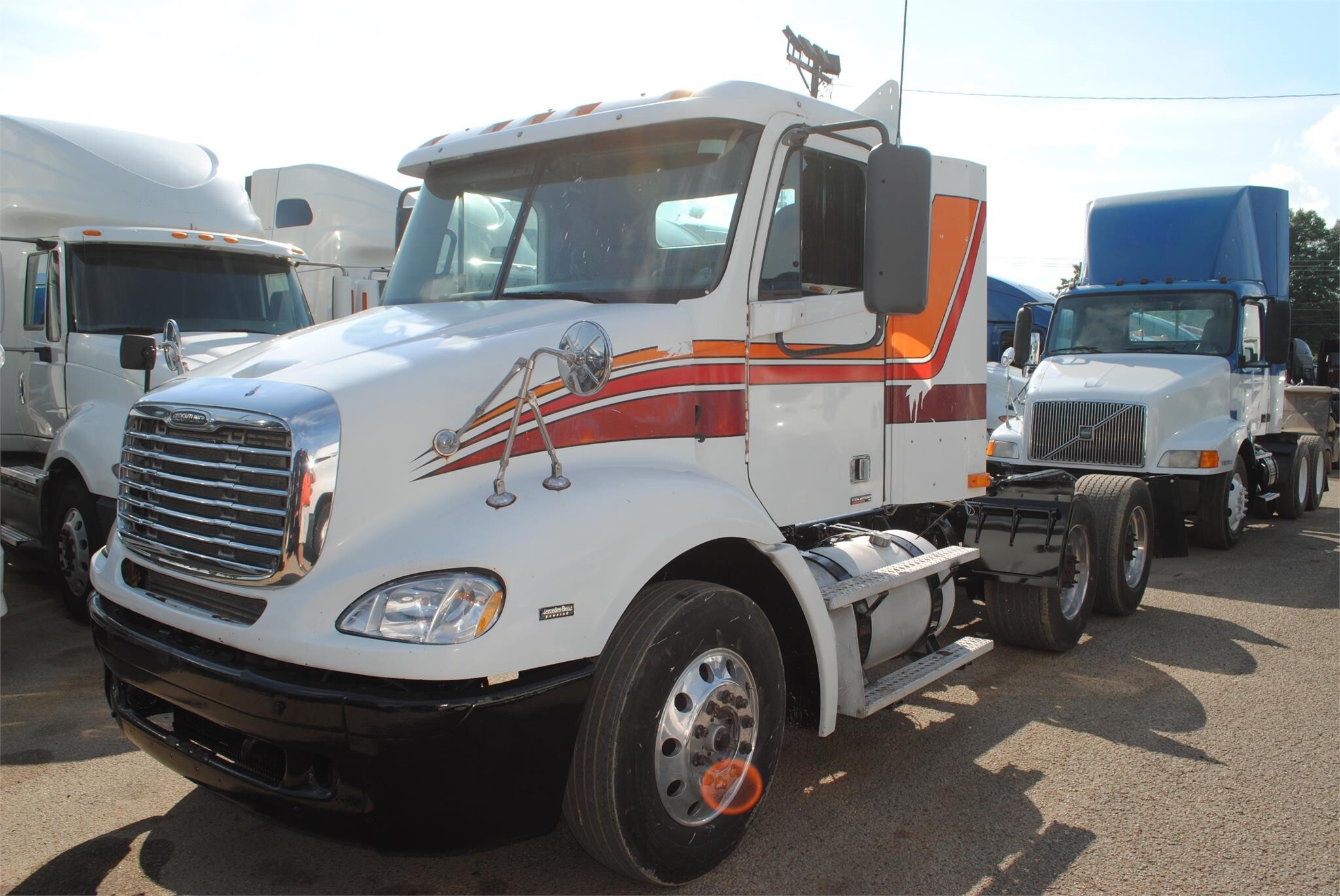 2007 FREIGHTLINER COLUMBIA 112 in Covington, TN