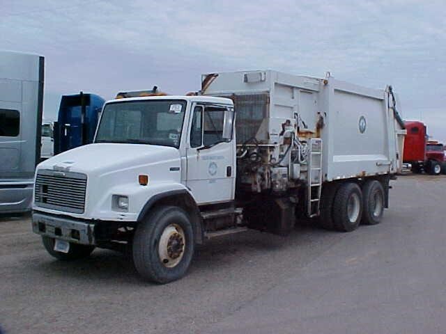 2002 FREIGHTLINER FL80 in Covington, TN