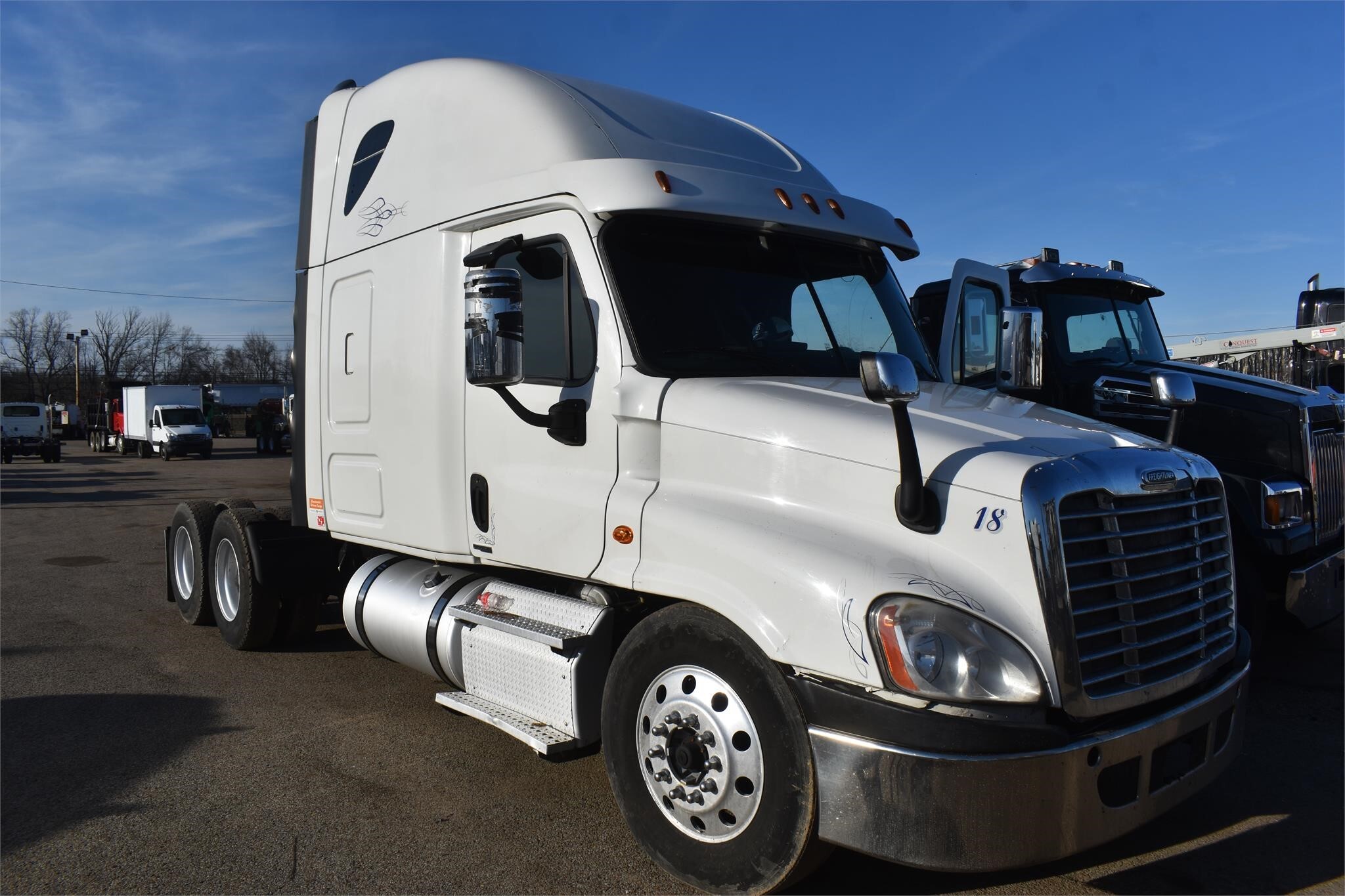 2016 FREIGHTLINER CASCADIA 125 in Covington, TN