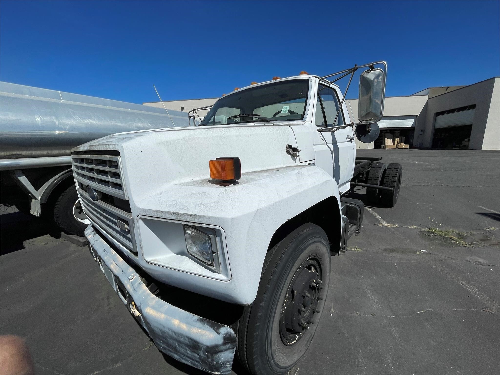 1985 FORD F800 in Auburn, WA