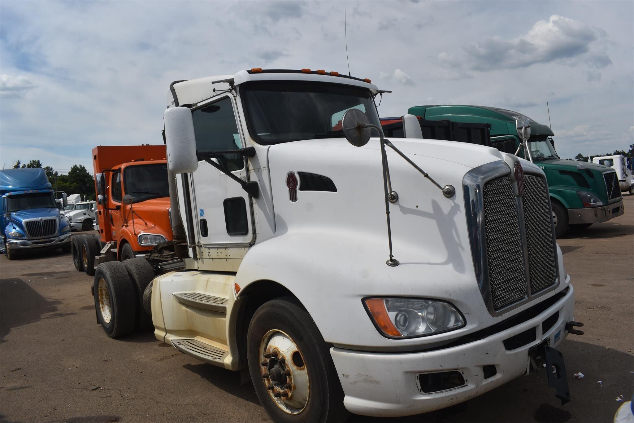 2010 KENWORTH T660 in Covington, TN