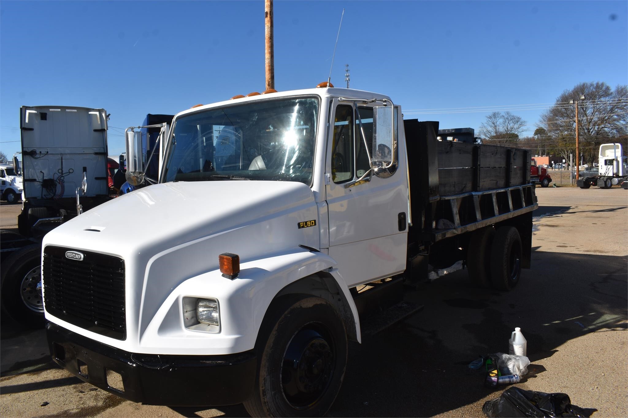 2003 FREIGHTLINER FL60 in Covington, TN