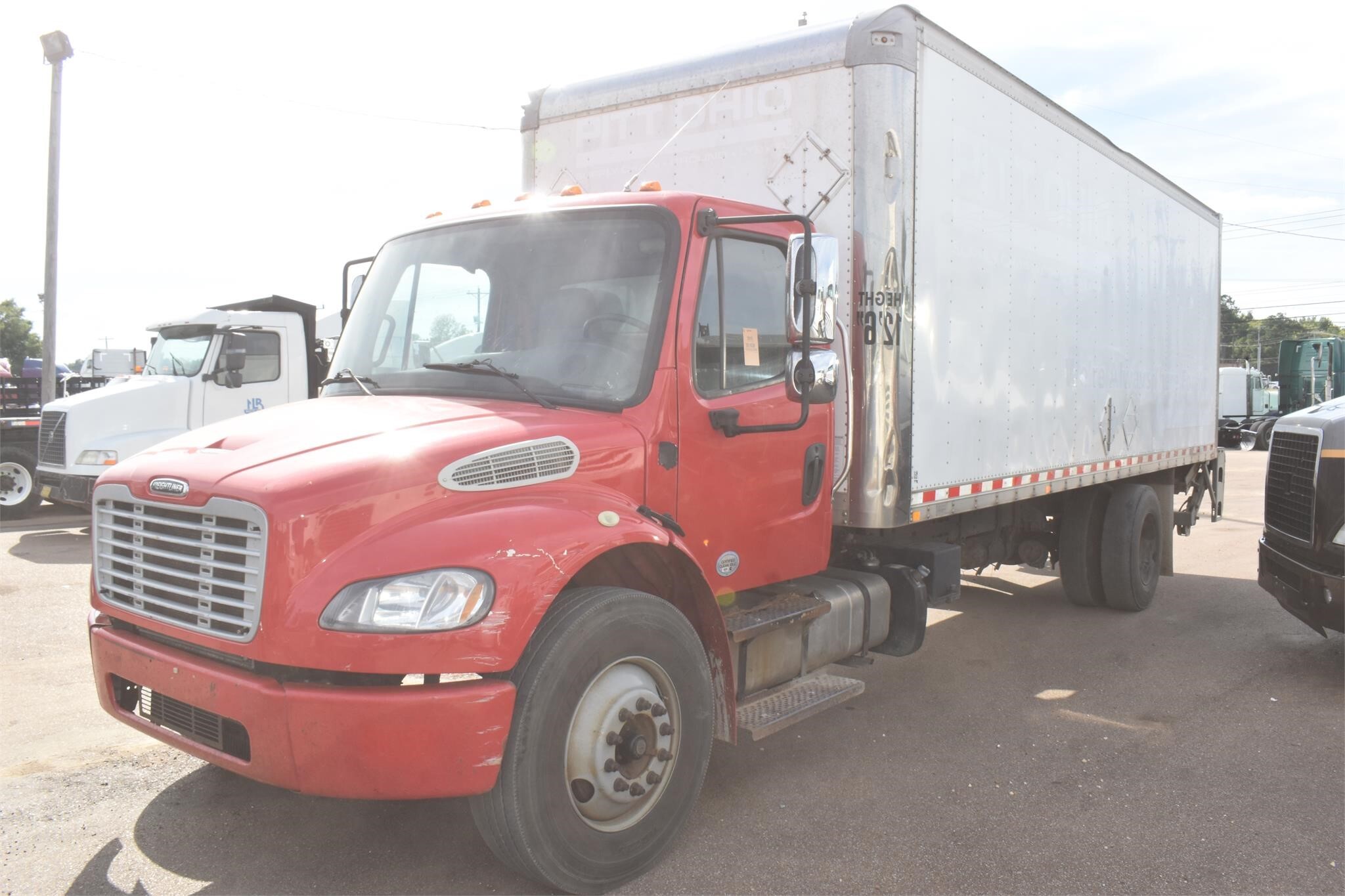 2015 FREIGHTLINER BUSINESS CLASS M2 106 in Covington, TN