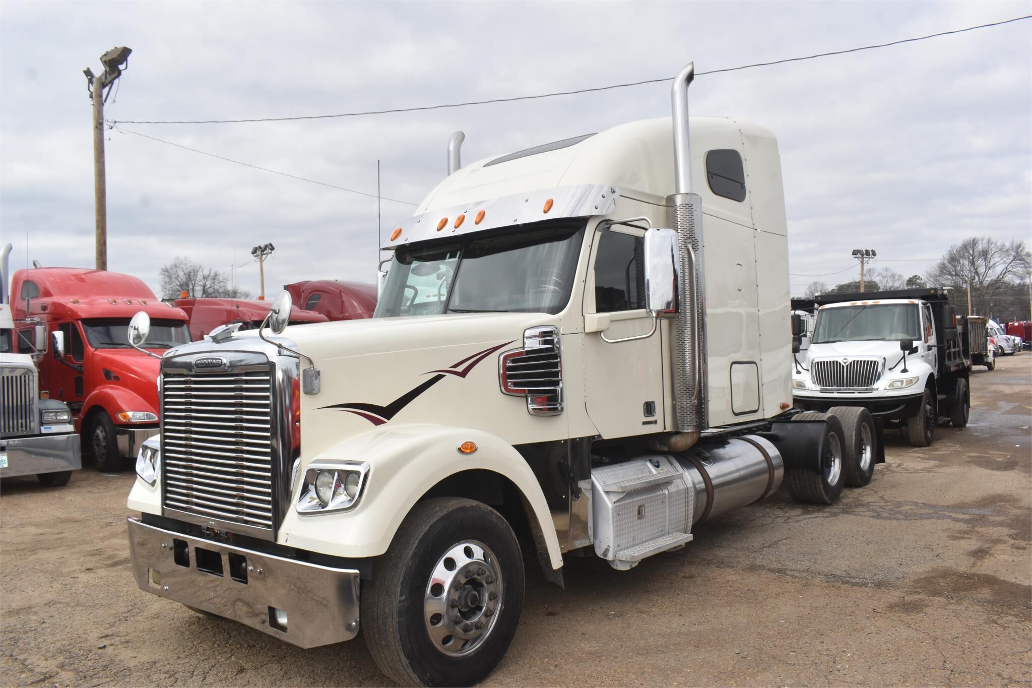 2012 FREIGHTLINER COLUMBIA in Covington, TN
