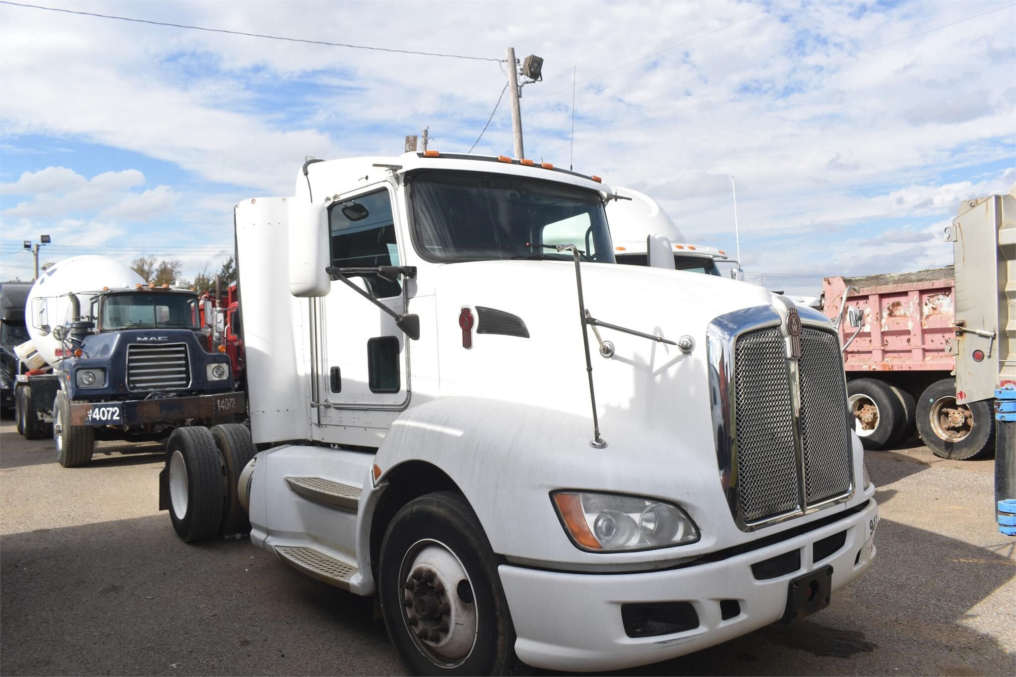 2010 KENWORTH T660 in Covington, TN