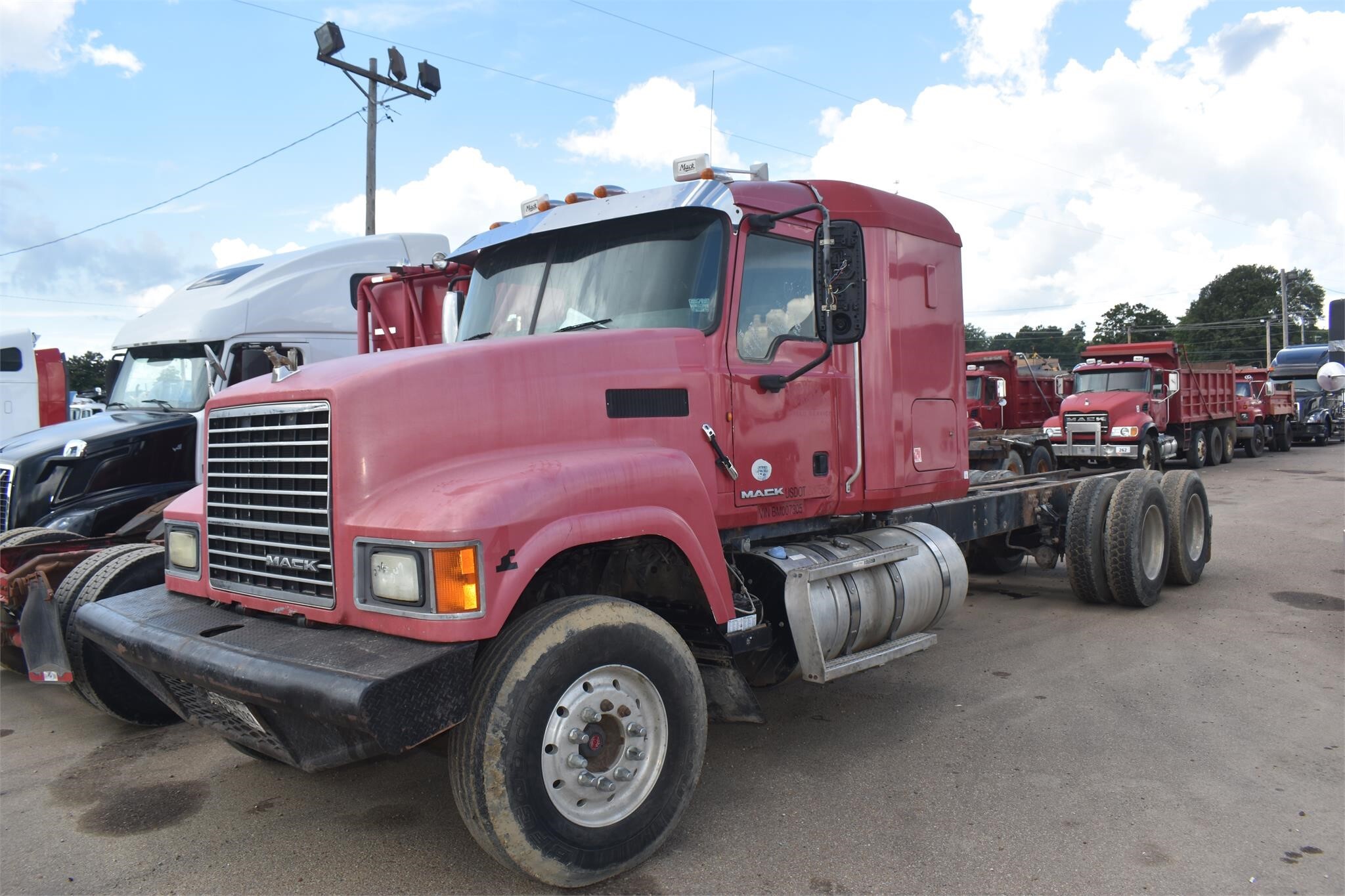 2011 MACK 600 in Covington, TN
