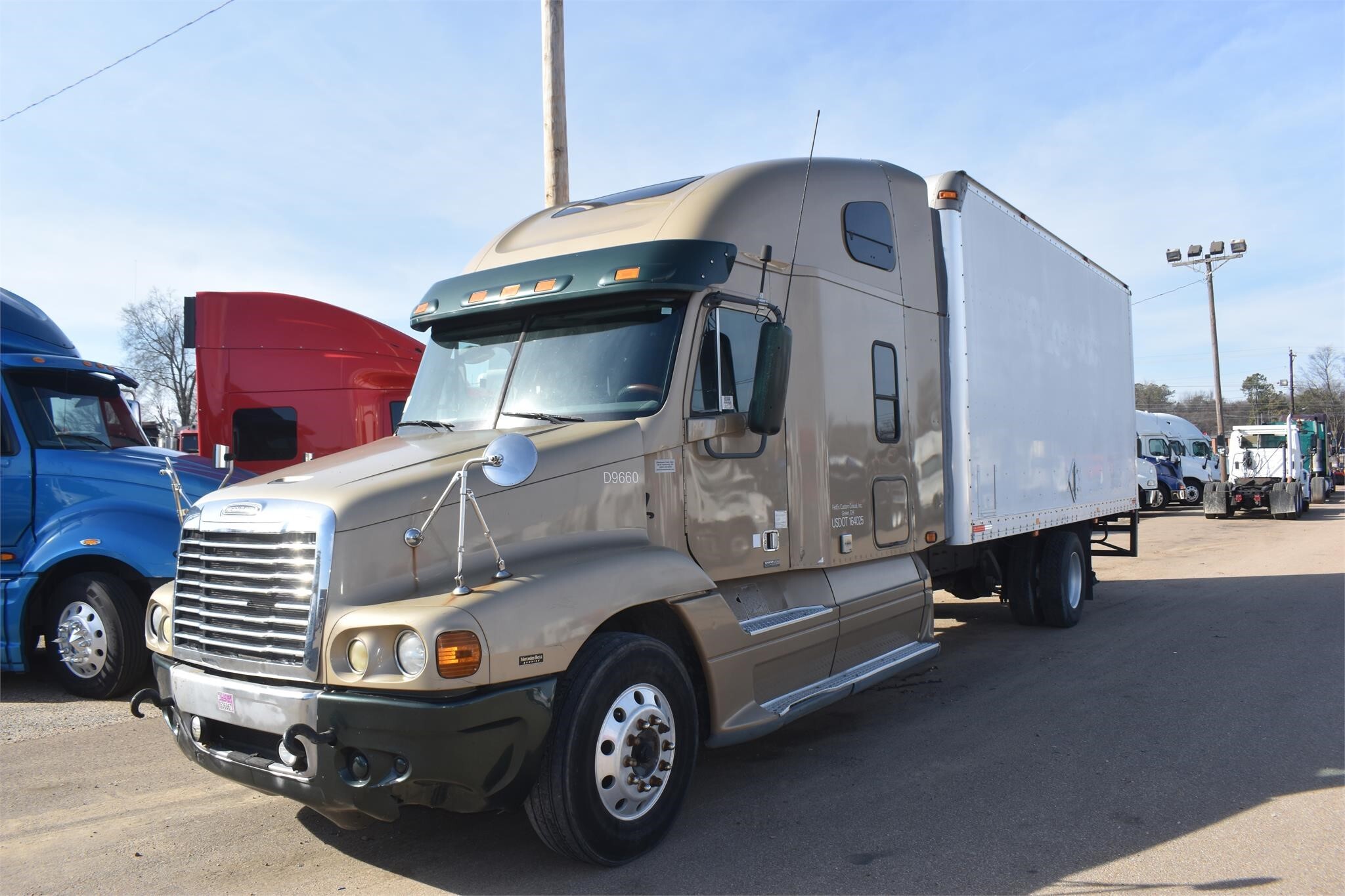 2008 FREIGHTLINER COLUMBIA in Covington, TN