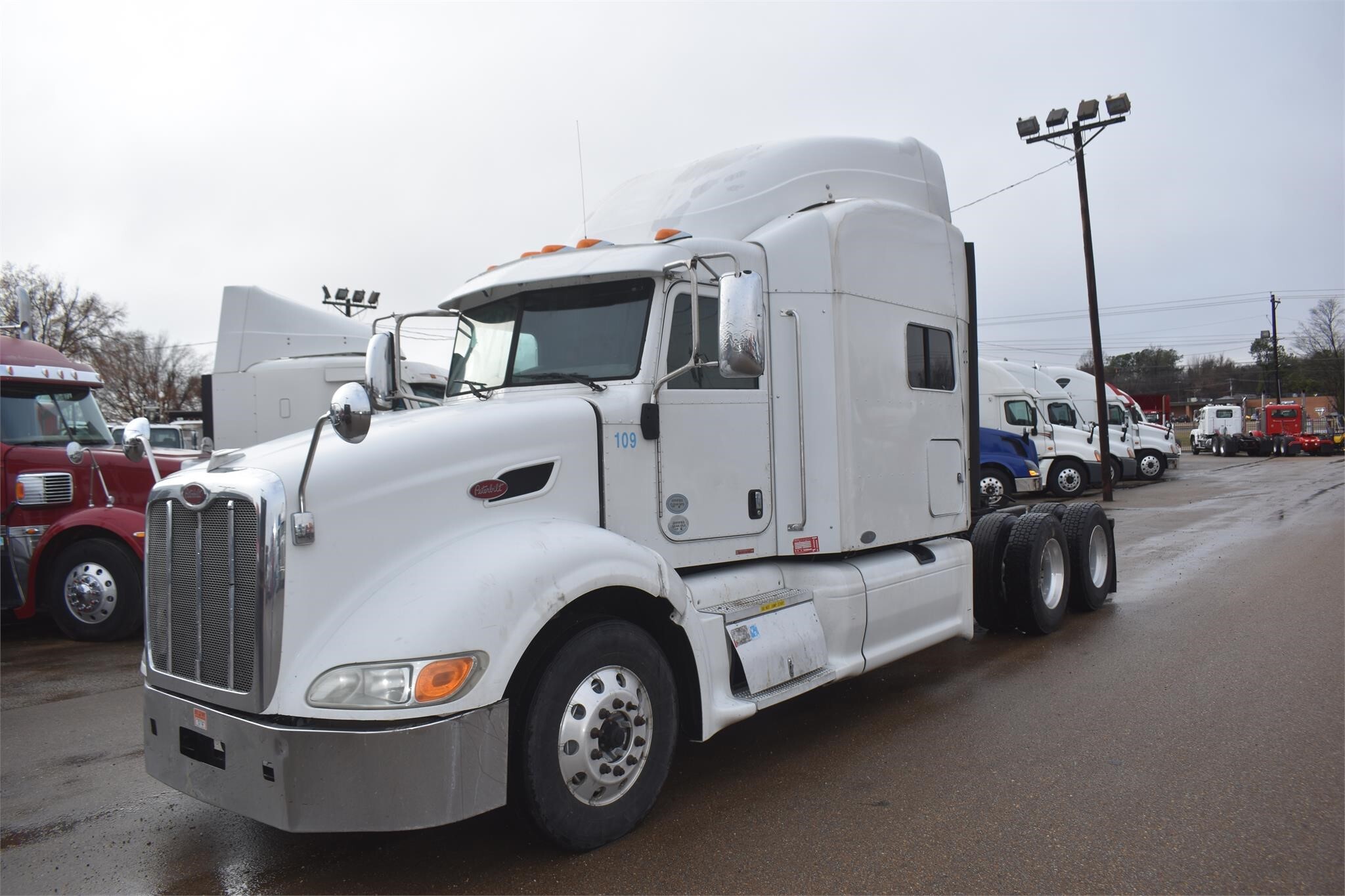 2010 PETERBILT 386 in Covington, TN