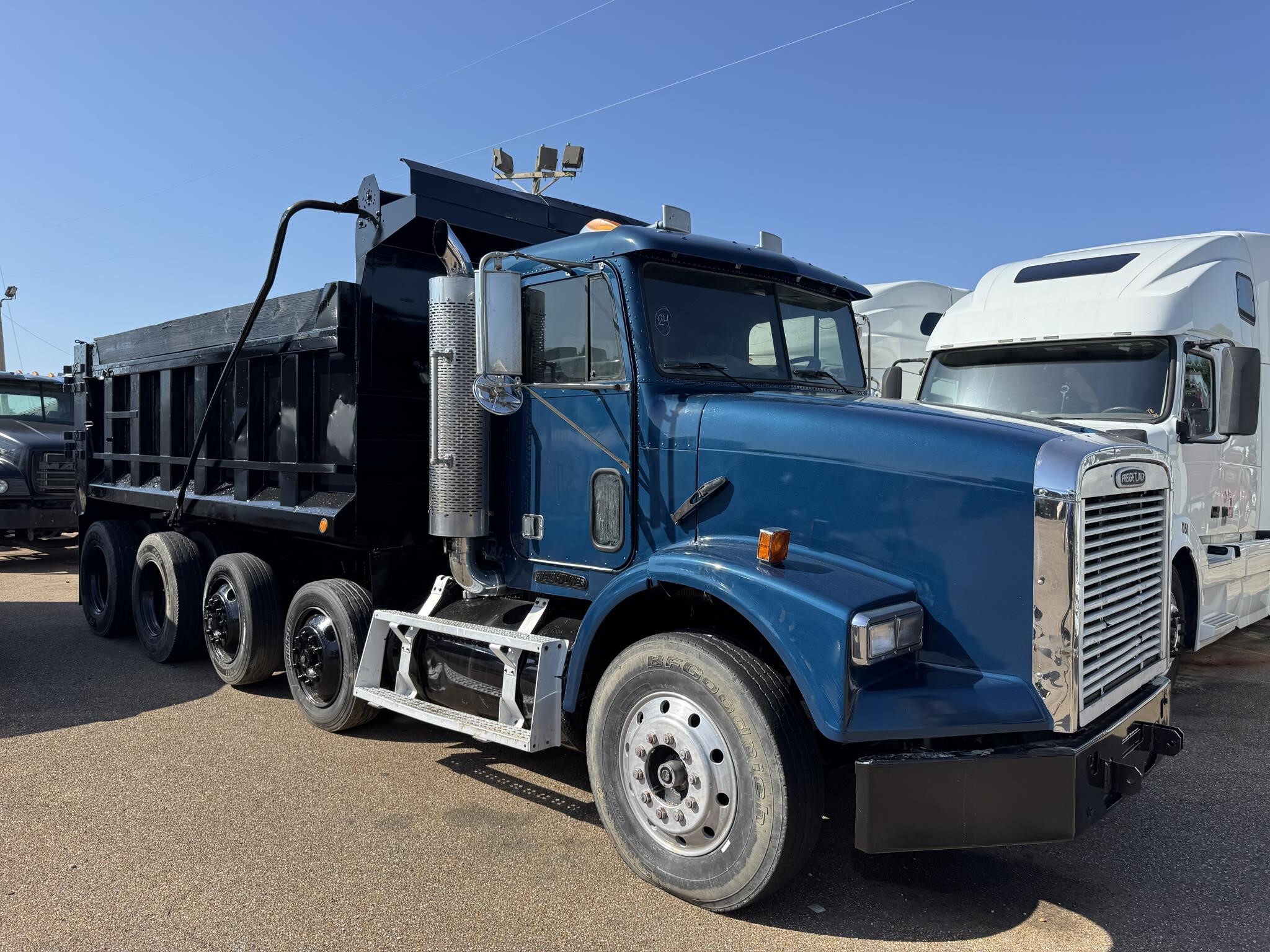 1996 FREIGHTLINER COLUMBIA in Covington, TN