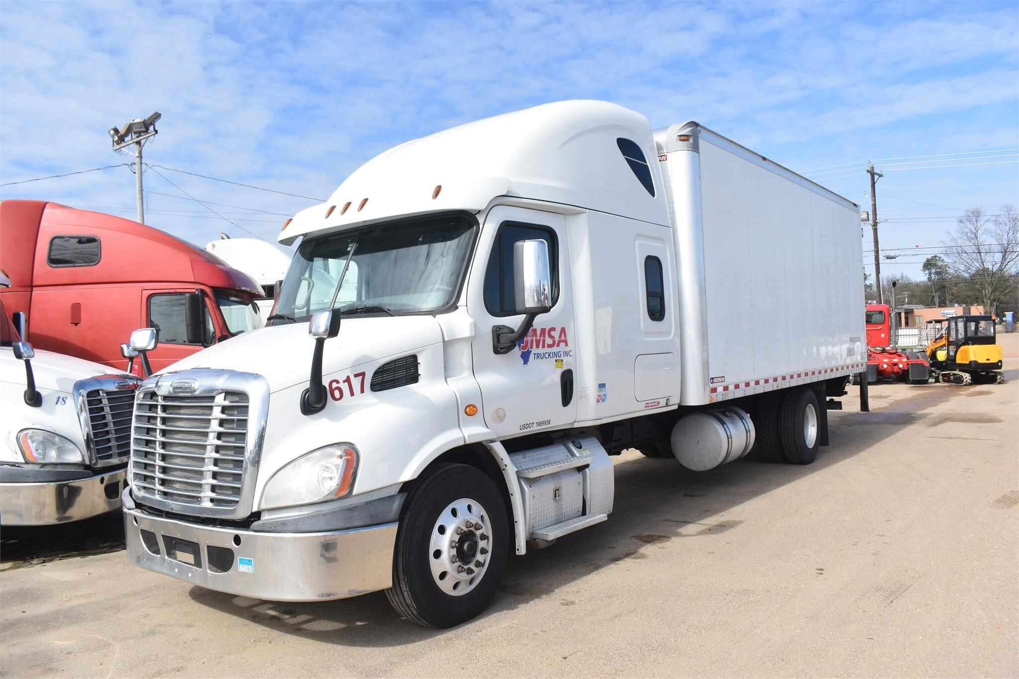 2016 FREIGHTLINER CASCADIA 113 in Covington, TN