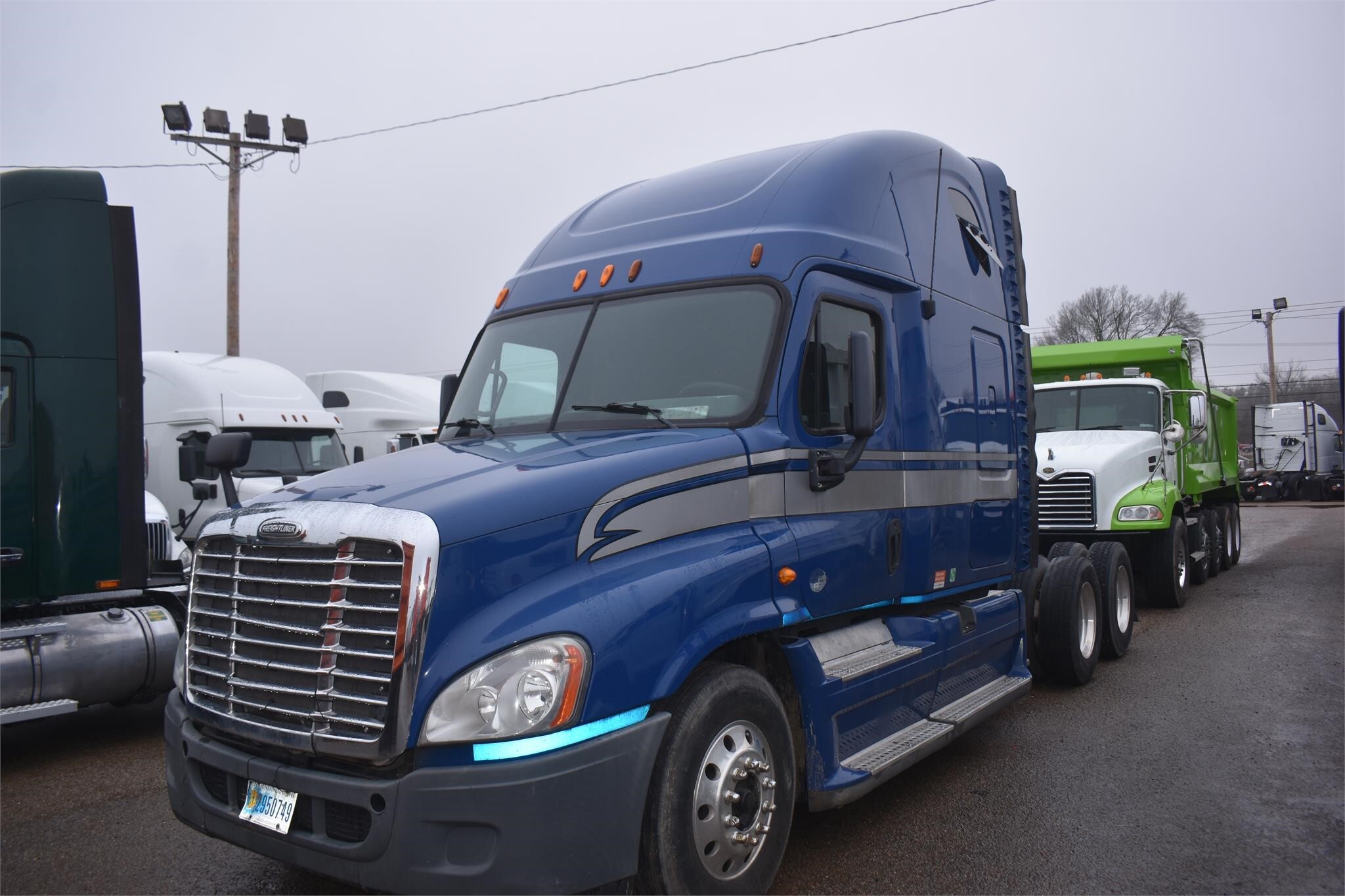 2013 FREIGHTLINER CASCADIA 125 in Covington, TN