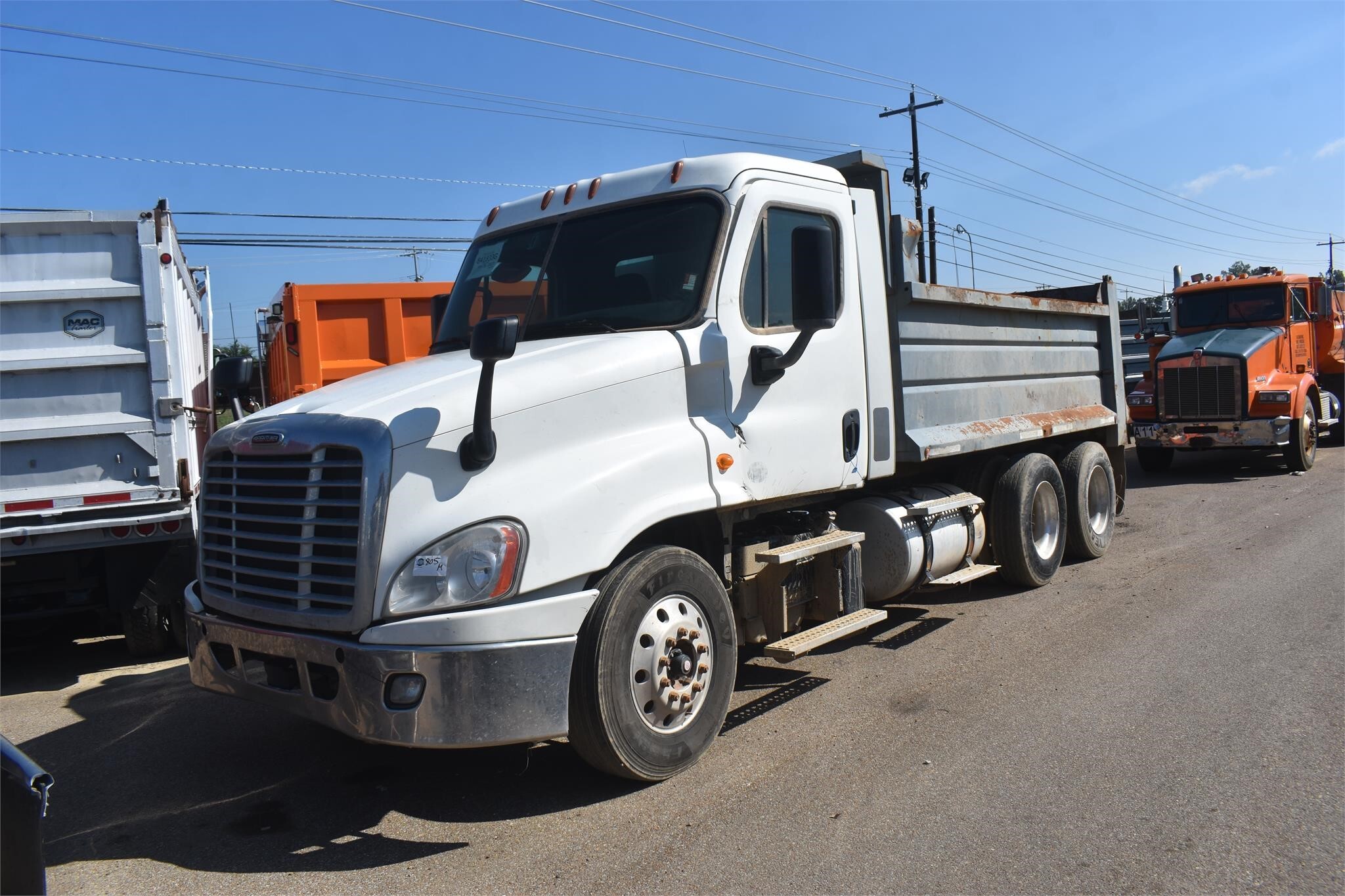 2015 FREIGHTLINER CASCADIA 125 in Covington, TN