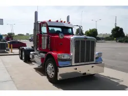 2017 PETERBILT 389