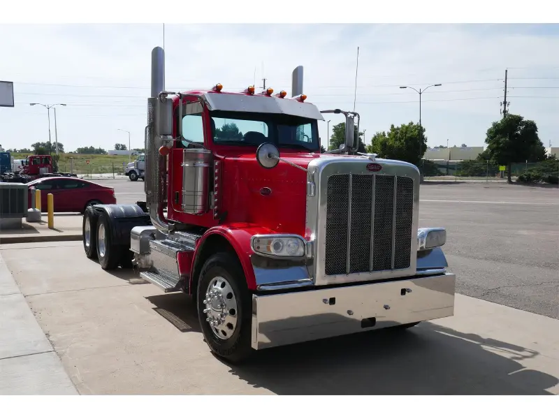 2017 PETERBILT 389