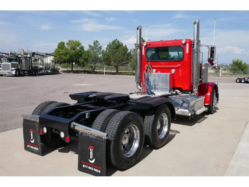 2017 PETERBILT 389