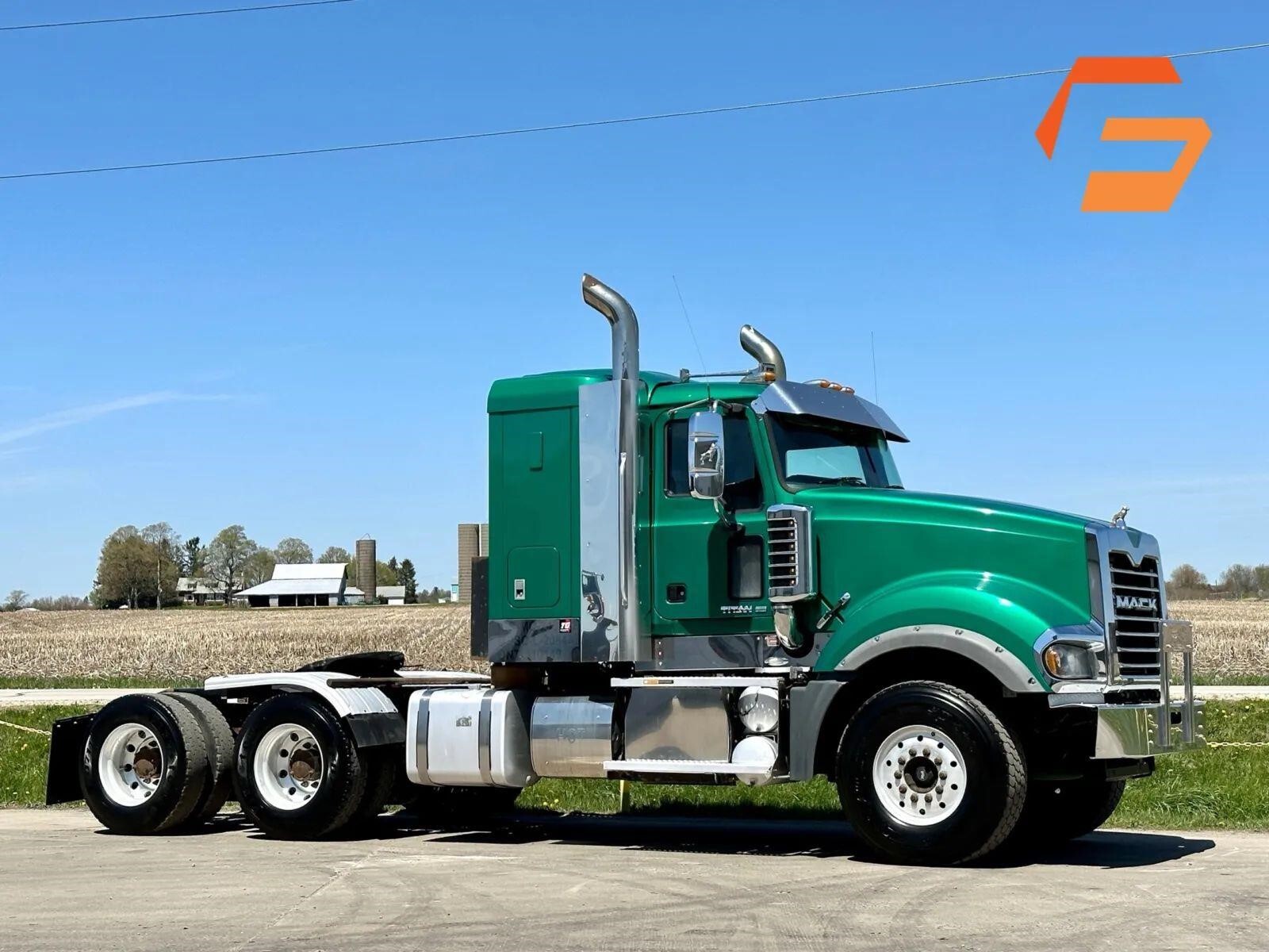 2017 MACK TITAN TD713 in New Lenox, IL