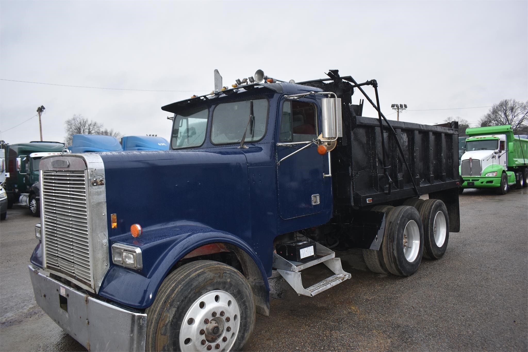 1985 FREIGHTLINER COLUMBIA in Covington, TN