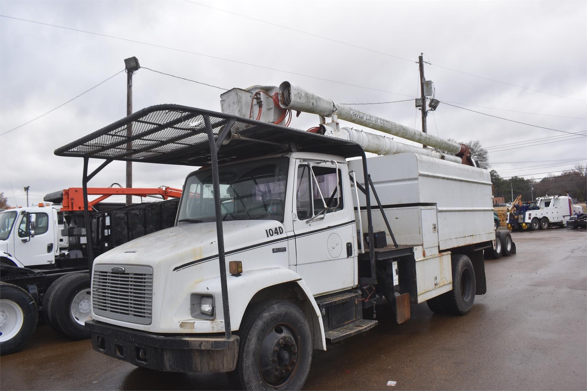 1998 FREIGHTLINER FL60 in Covington, TN