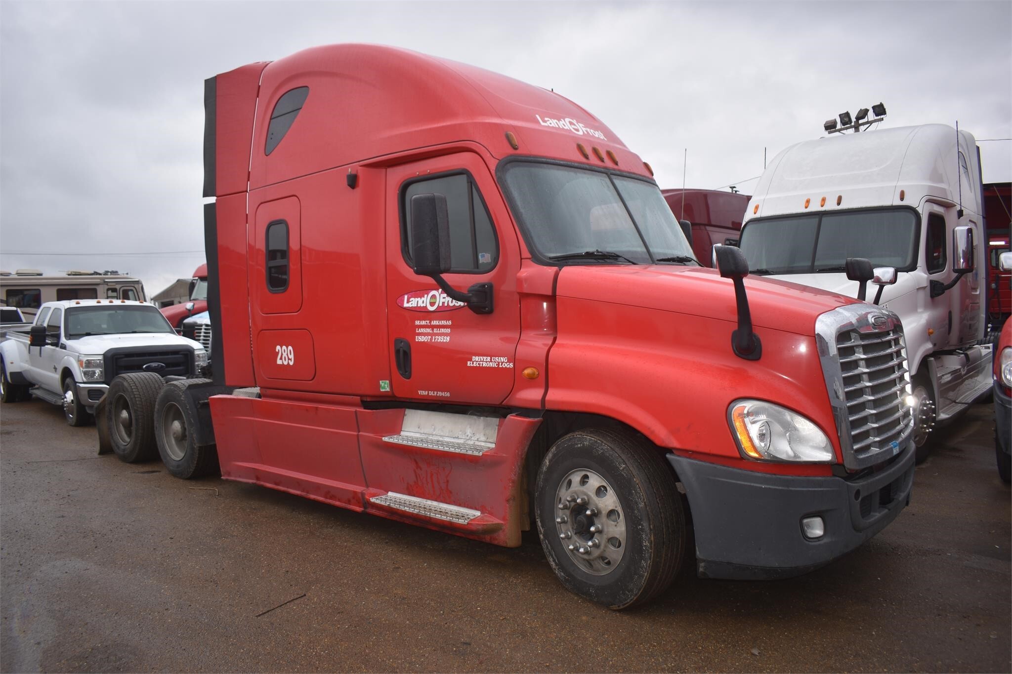 2013 FREIGHTLINER CASCADIA 125 in Covington, TN