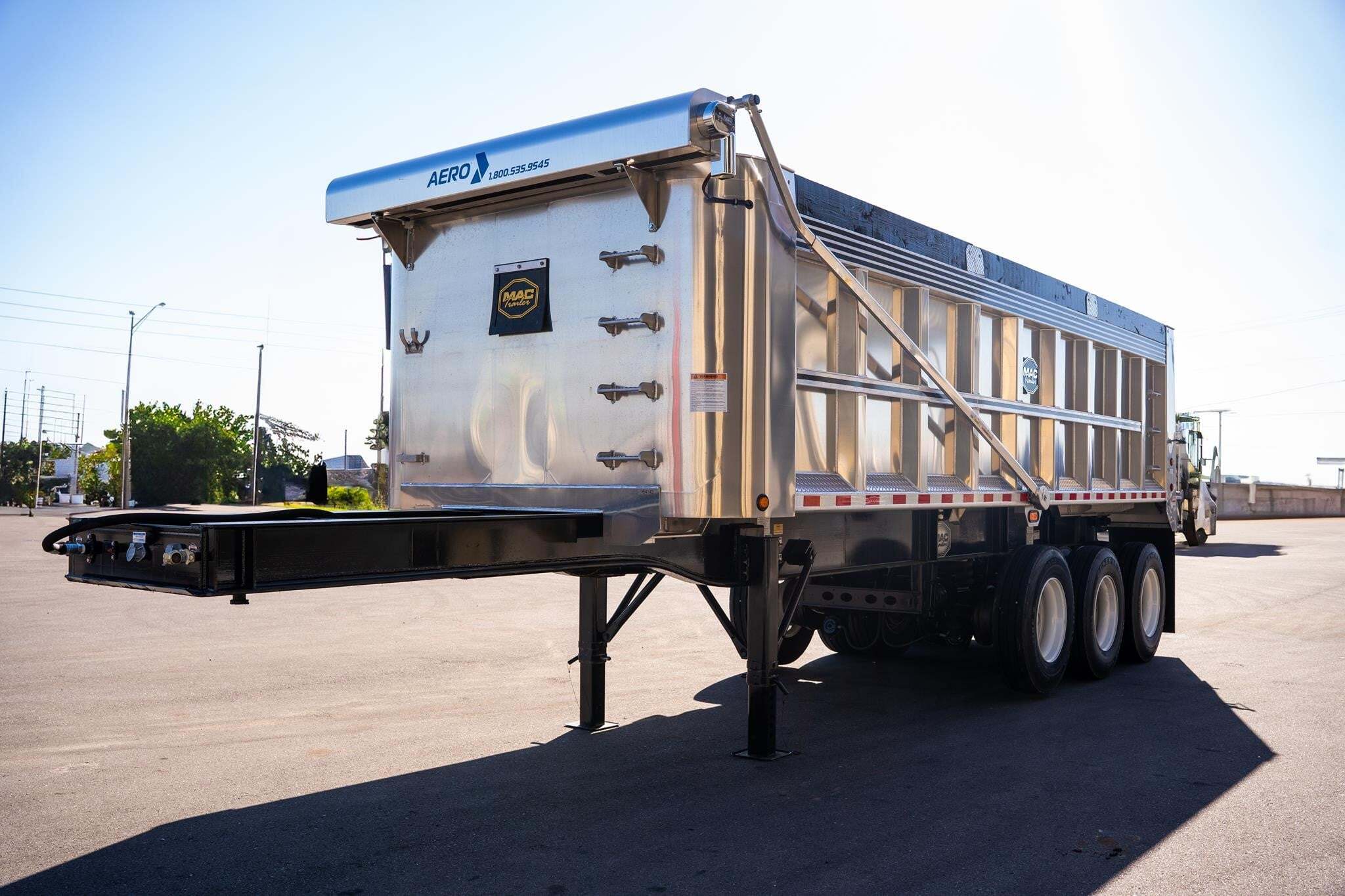 2027 MAC TRAILER MFG SHEET & POST in Miami, FL