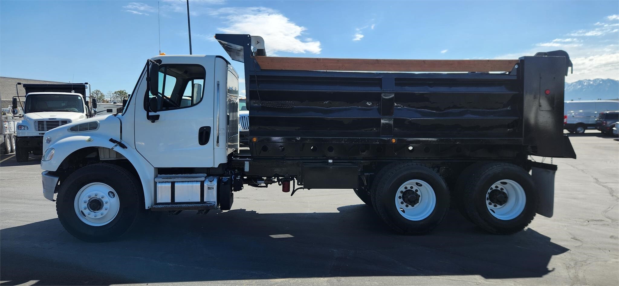 2017 FREIGHTLINER BUSINESS CLASS M2 106 in Salt Lake City, UT