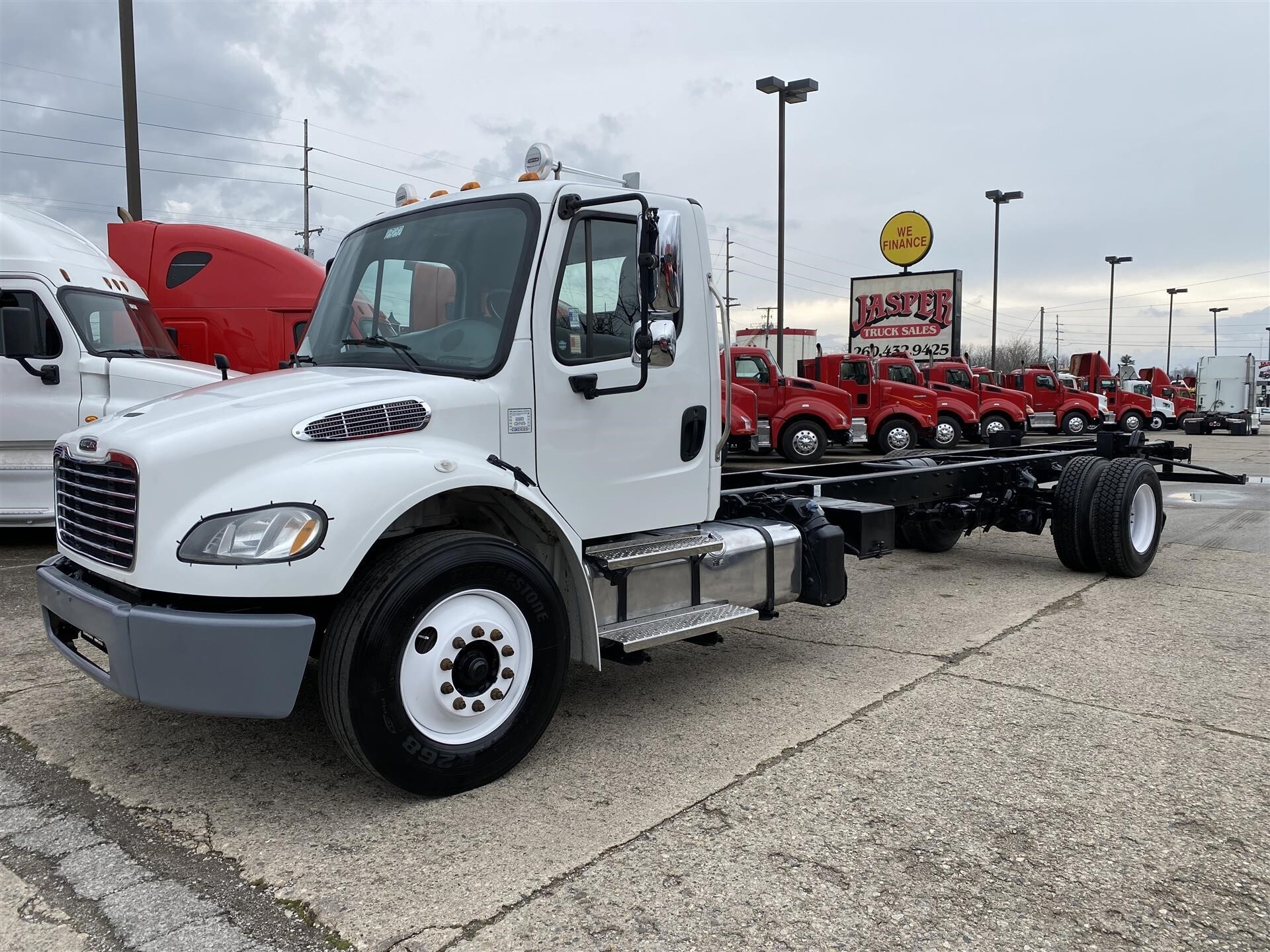 2017 FREIGHTLINER BUSINESS CLASS M2 106 in Fort Wayne, IN