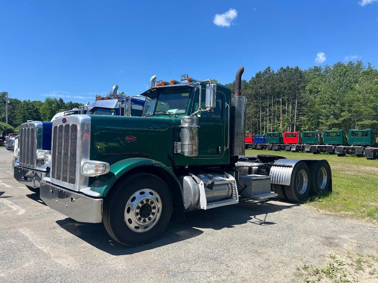 2013 PETERBILT 388 in Westminster, VT