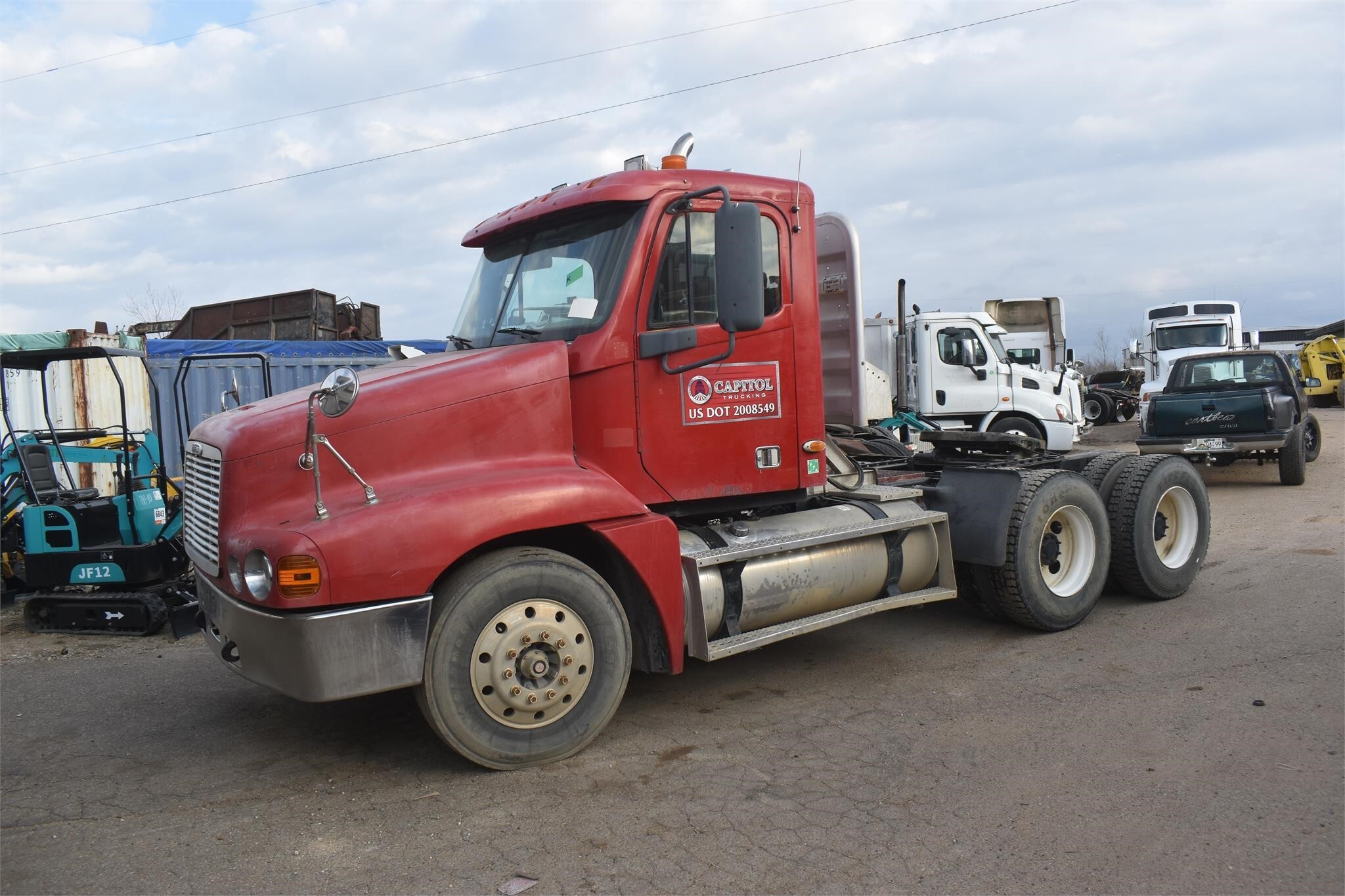 2000 FREIGHTLINER COLUMBIA in Covington, TN