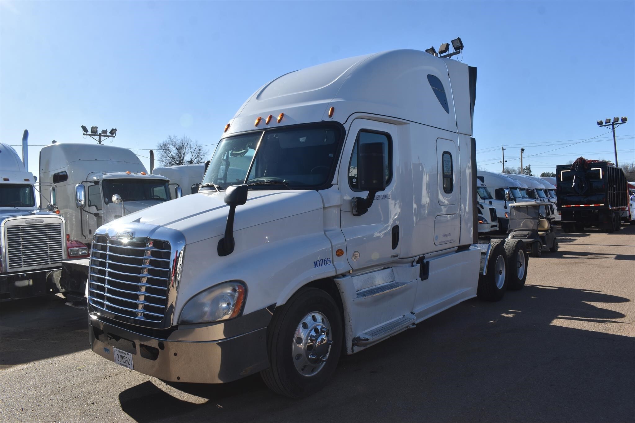 2015 FREIGHTLINER CASCADIA 125 in Covington, TN