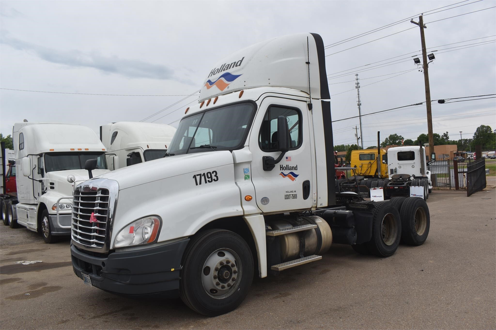2017 FREIGHTLINER CASCADIA 125 in Covington, TN