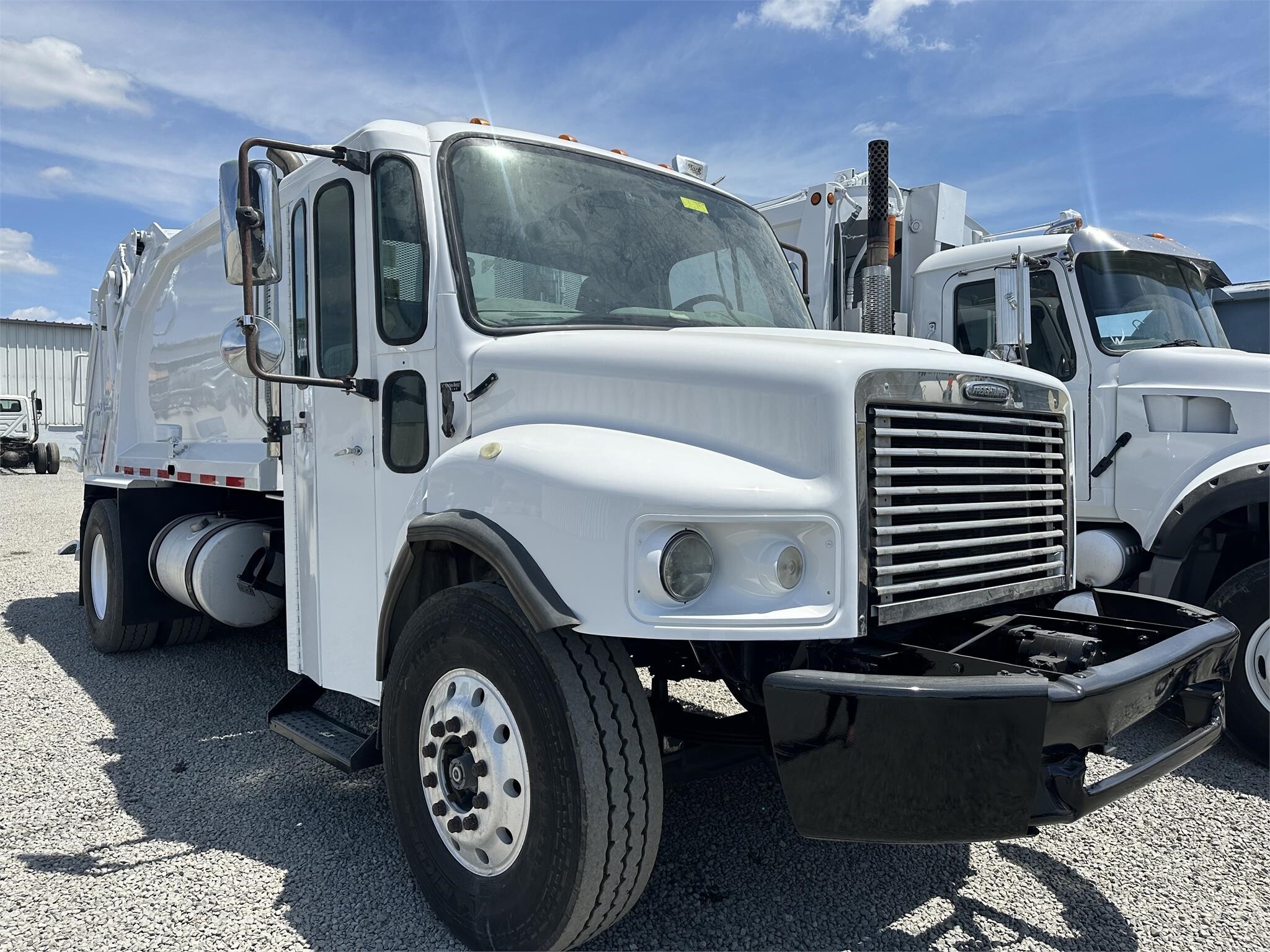 2007 FREIGHTLINER BUSINESS CLASS M2 106 in Bealeton, VA