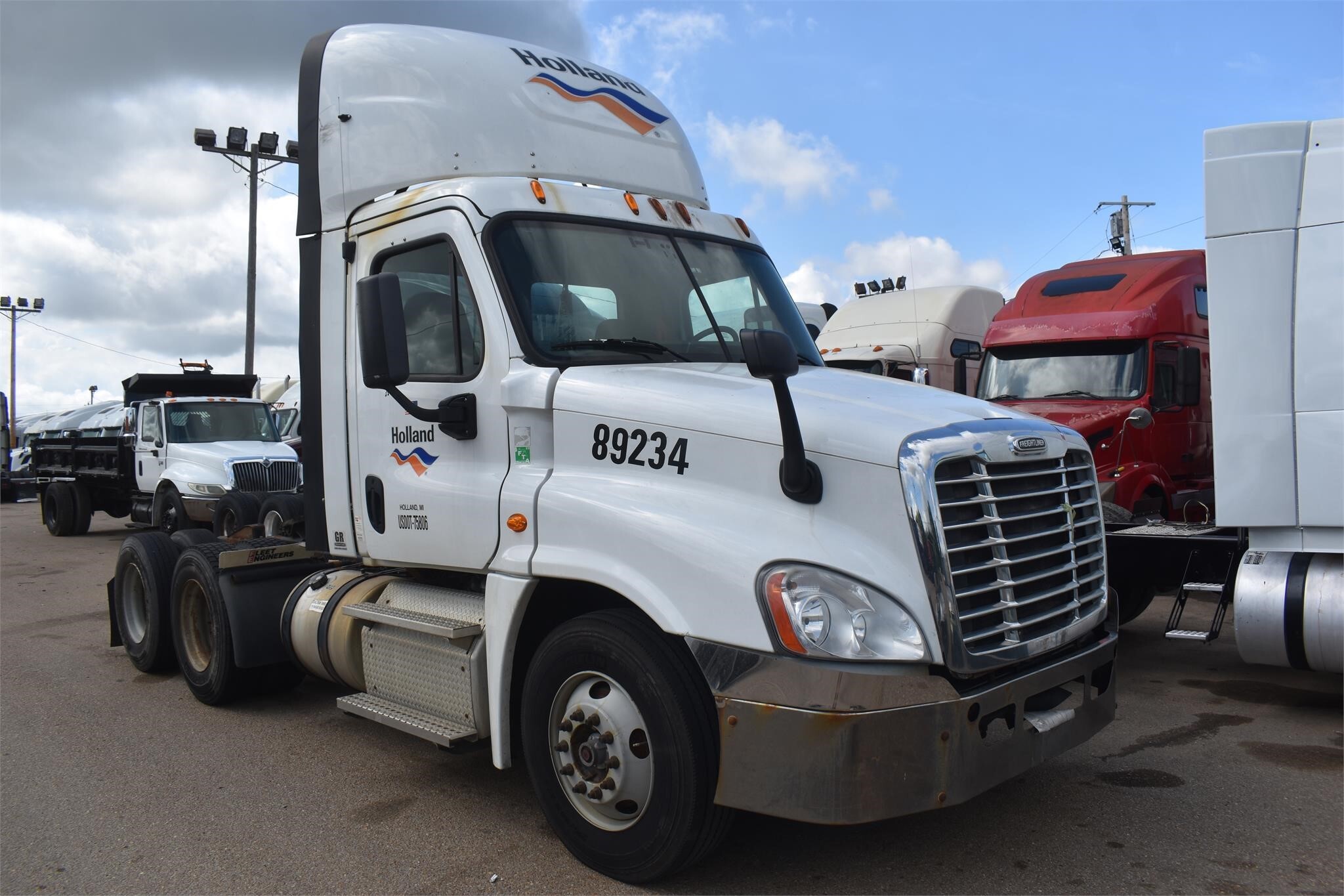 2015 FREIGHTLINER CASCADIA 125 in Covington, TN