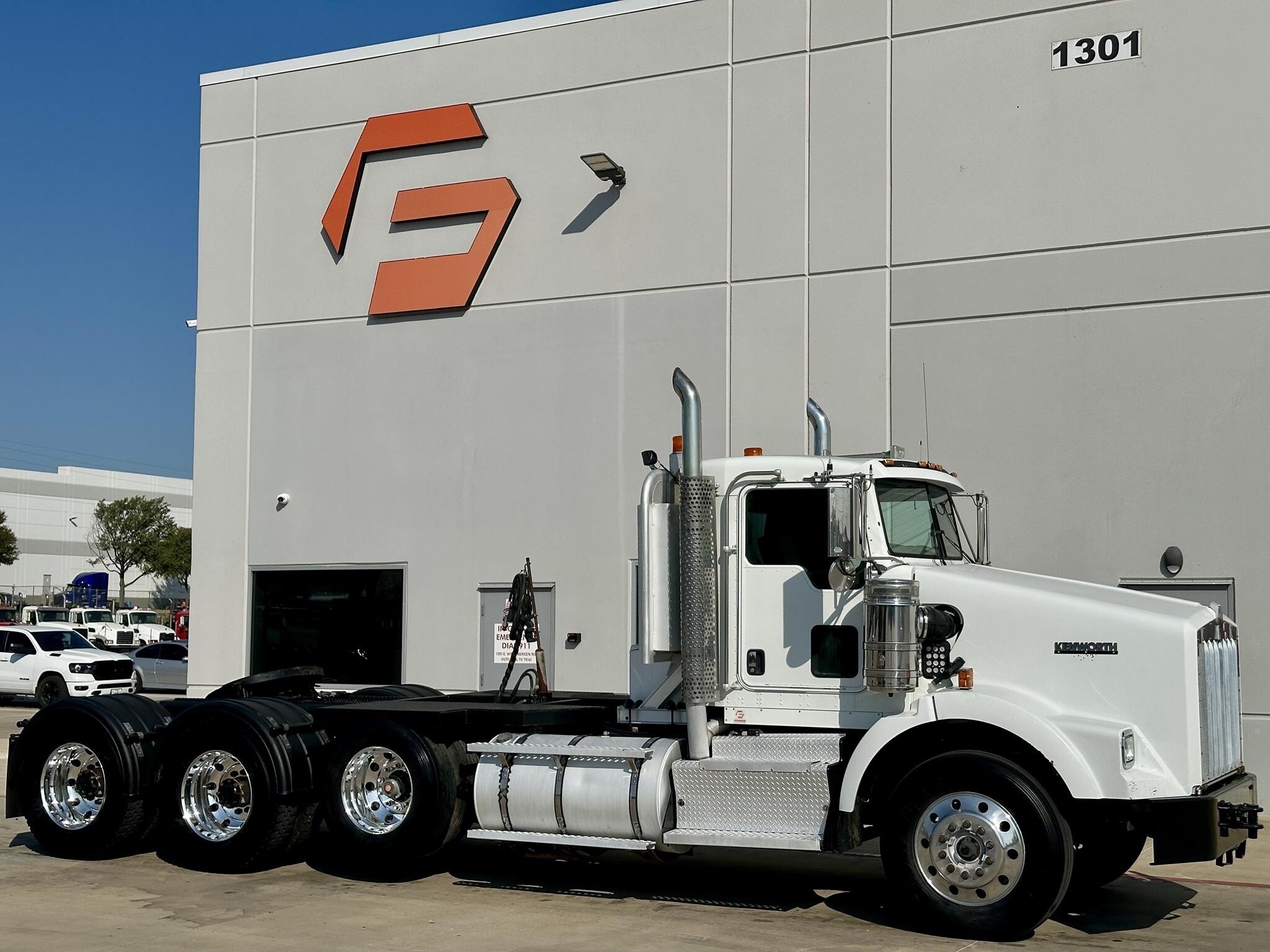 2013 KENWORTH T800 in Hutchins, TX