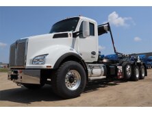 5 Key Features to Look for in a Commercial Truck for Construction image