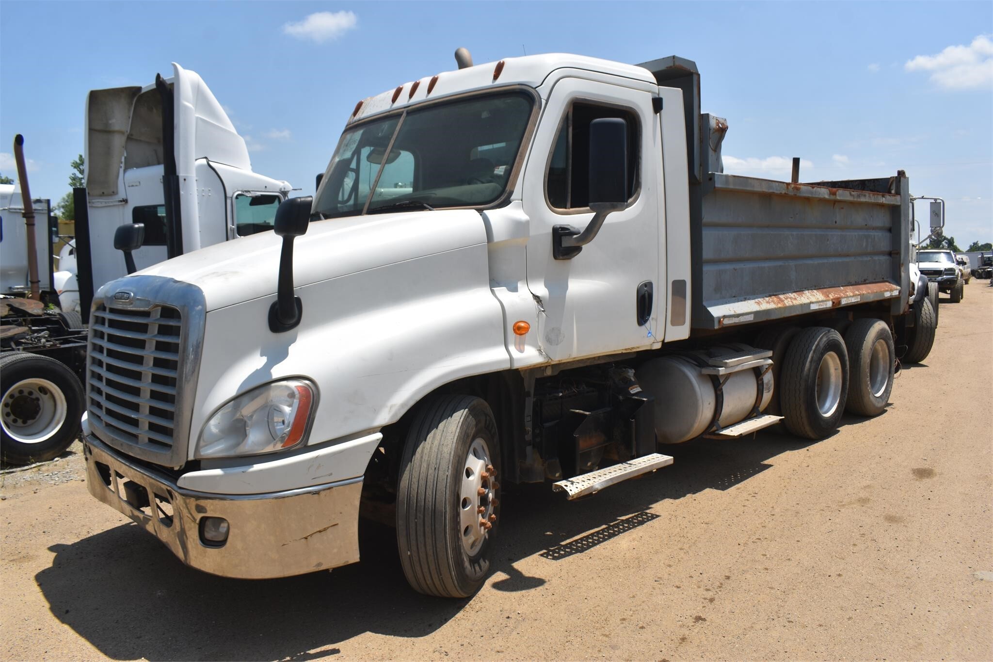 2015 FREIGHTLINER CASCADIA 125 in Covington, TN