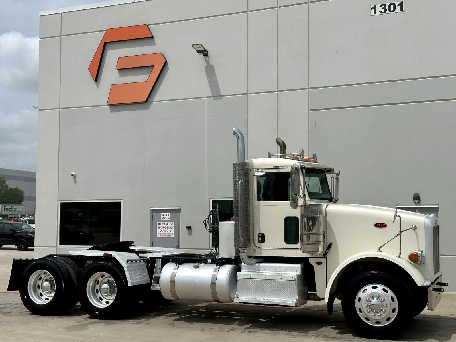 2012 PETERBILT 367 in Hutchins, TX
