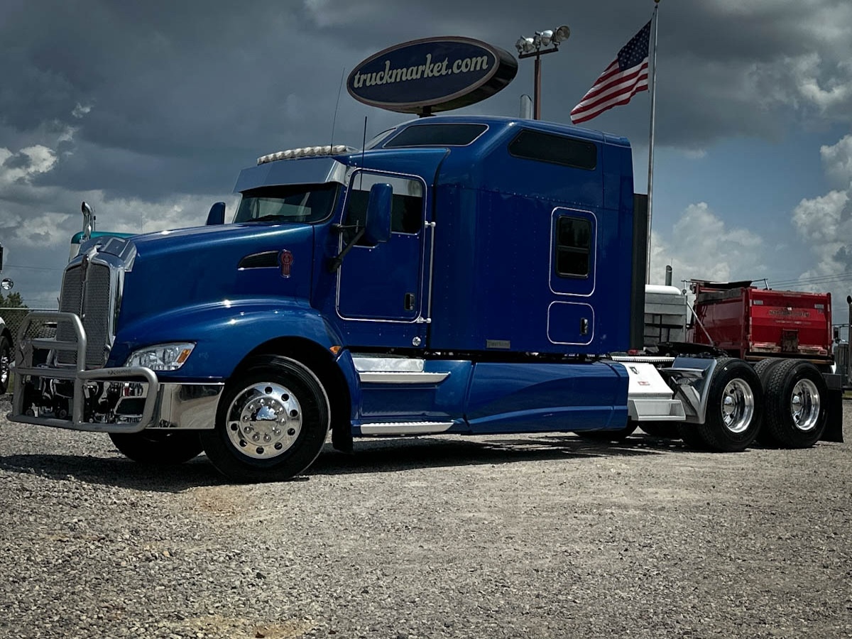 2015 KENWORTH T660 in Olive Branch, MS
