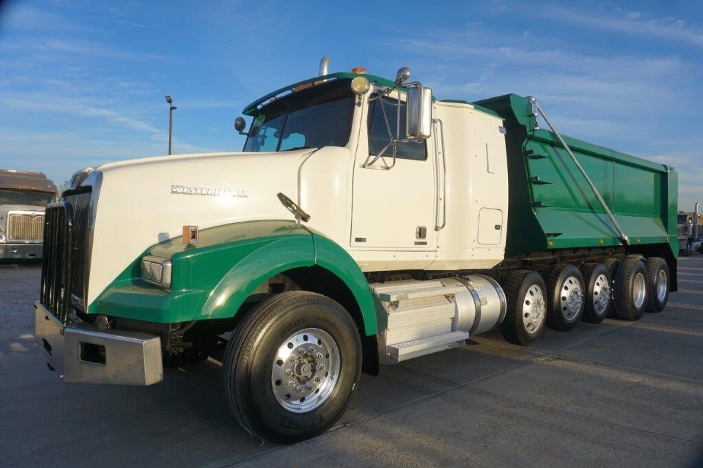 2015 WESTERN STAR 4900 in Houston, TX