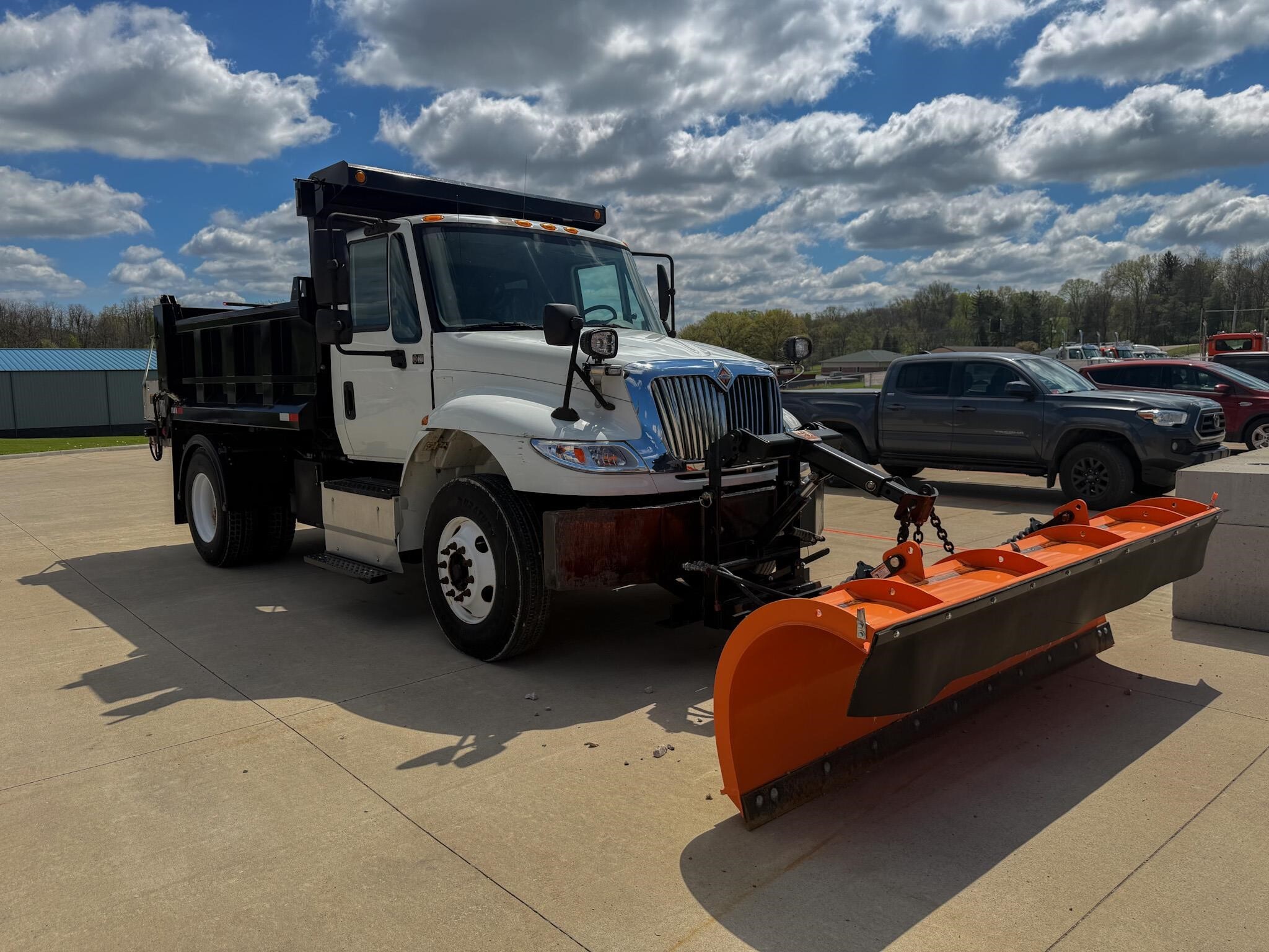 2015 INTERNATIONAL DURASTAR 4300 in Saint Clairsville, OH