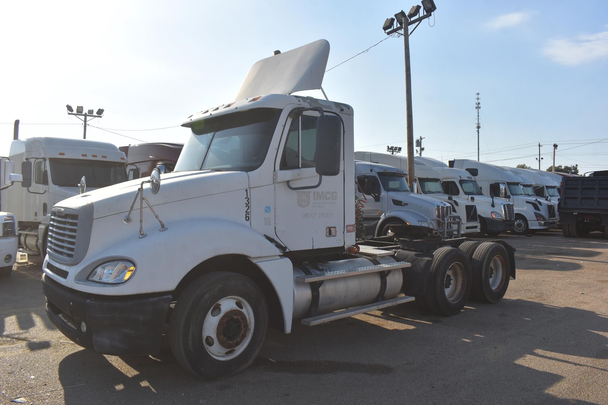2009 FREIGHTLINER COLUMBIA in Covington, TN