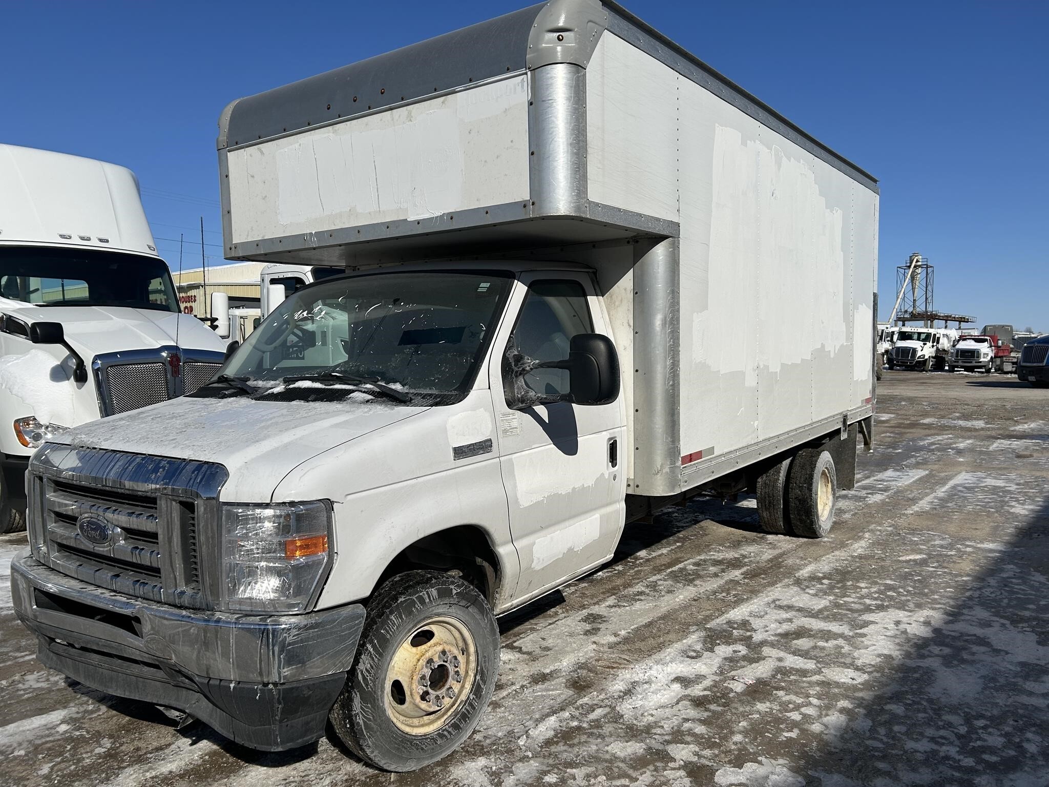 2021 FORD E450 in Covington, TN