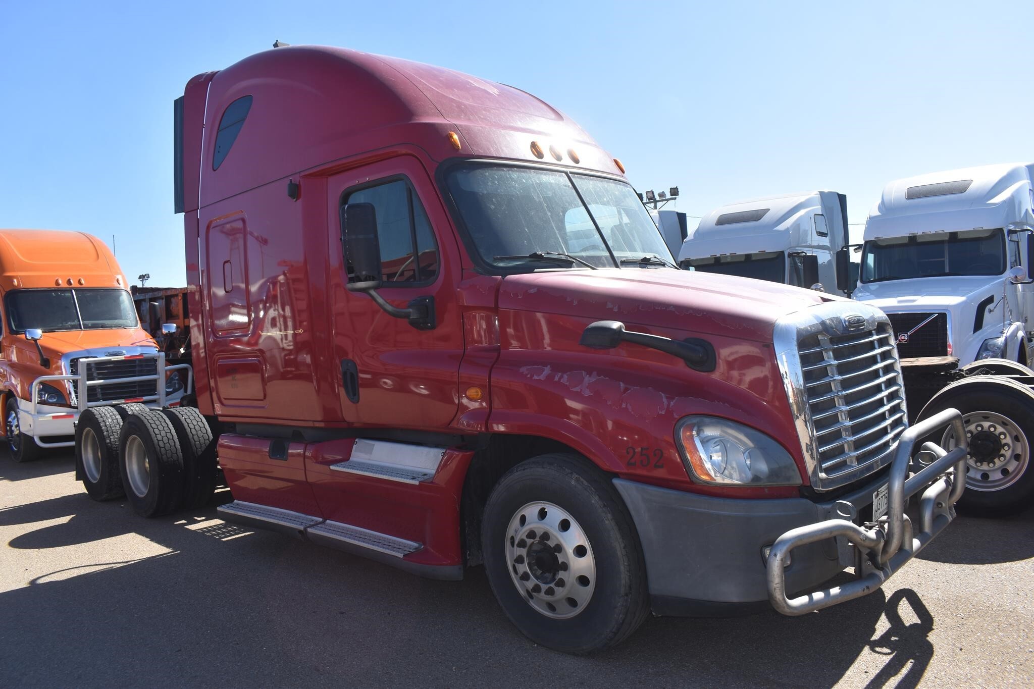 2013 FREIGHTLINER CASCADIA 125 in Covington, TN