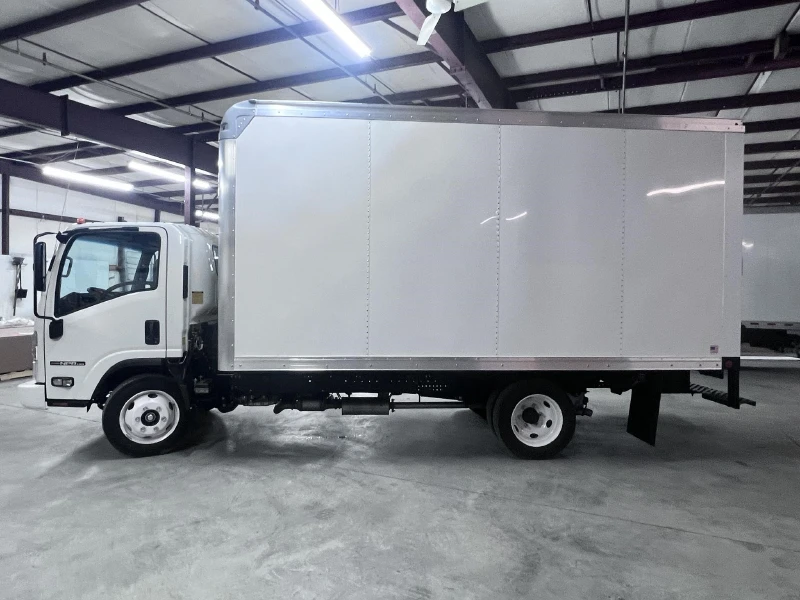 2025 ISUZU NPR HD