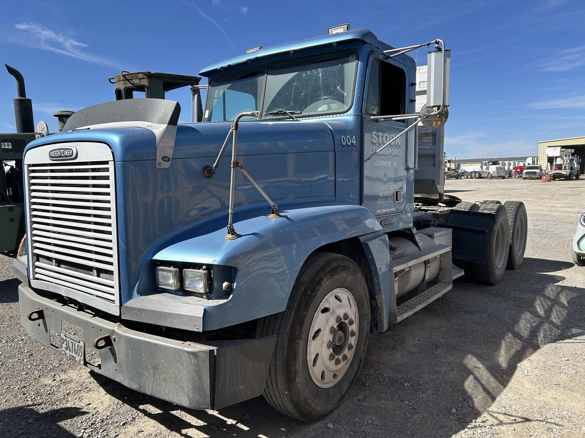 2000 FREIGHTLINER COLUMBIA in Covington, TN