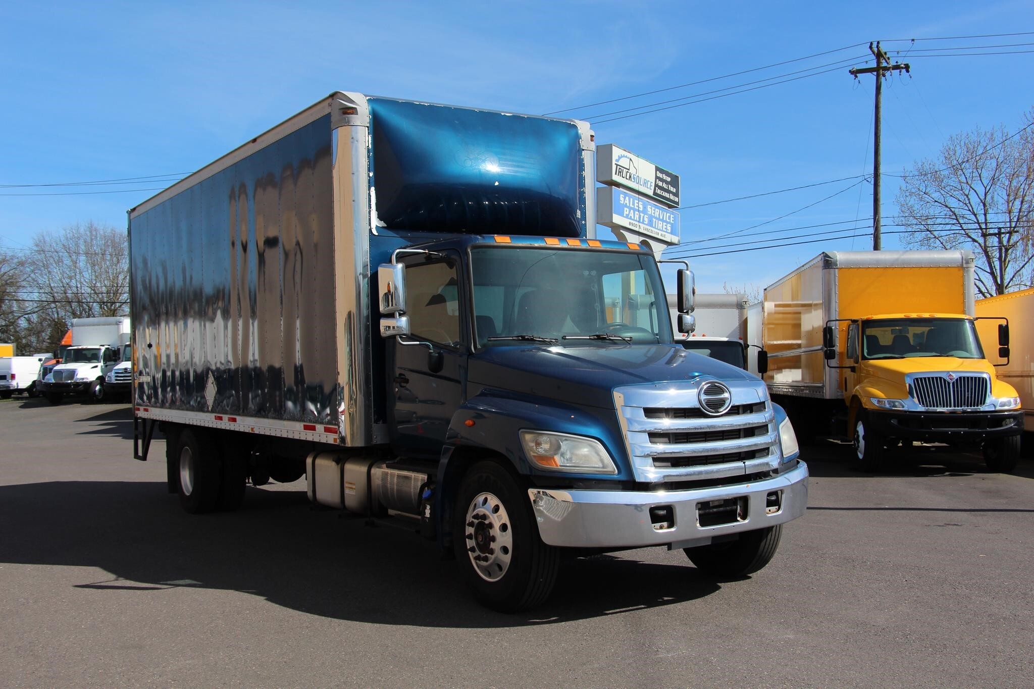 2013 HINO 338 in Portland, OR