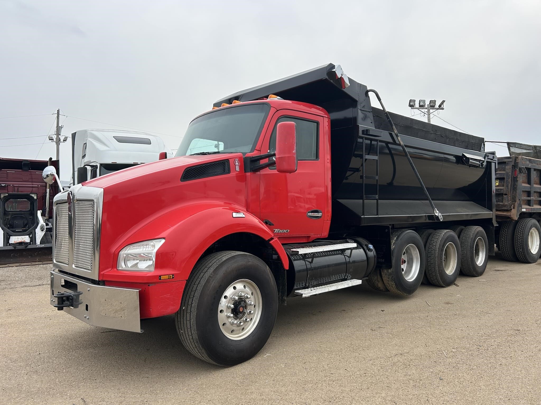 2017 KENWORTH T880 in Covington, TN