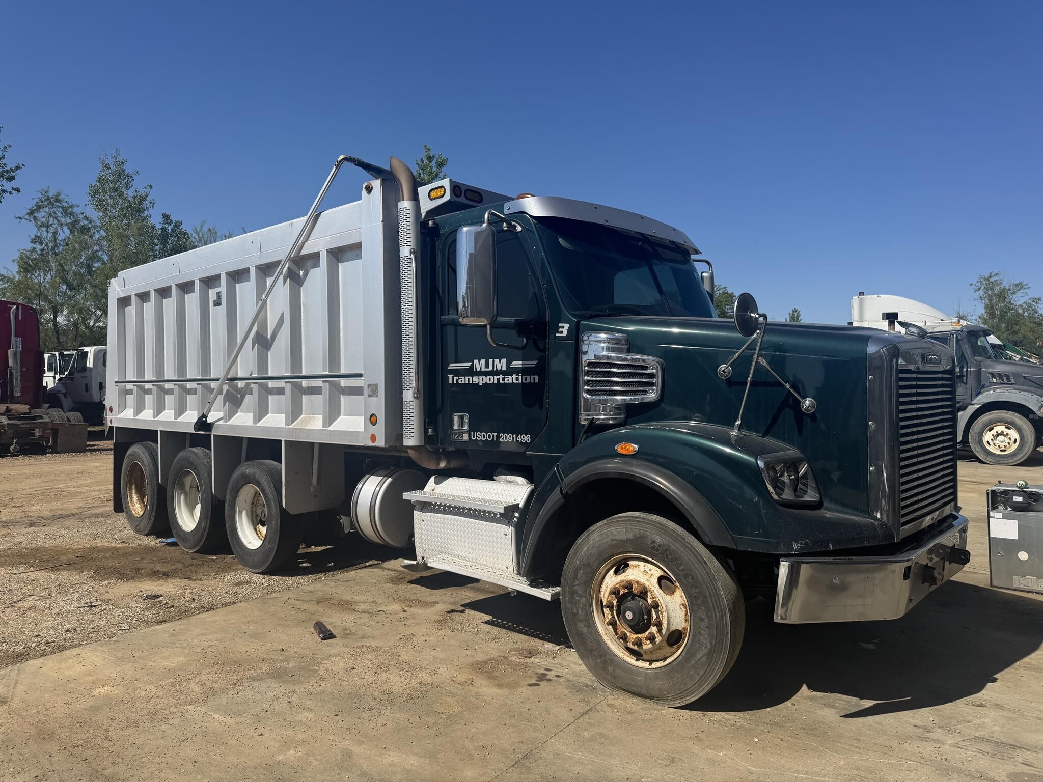 2015 FREIGHTLINER 122SD in Covington, TN