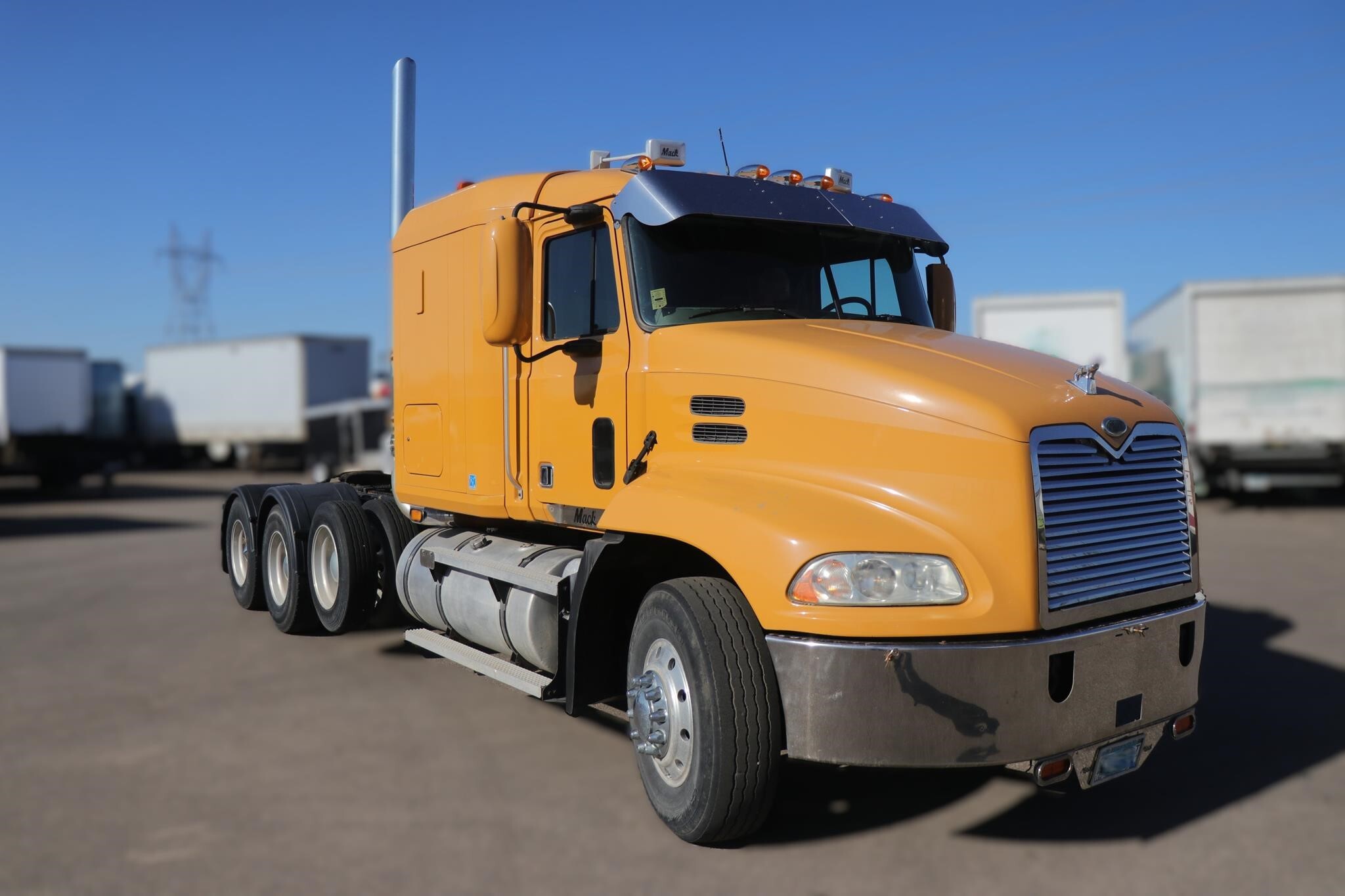 2003 MACK VISION CX613 in Saint Paul, MN