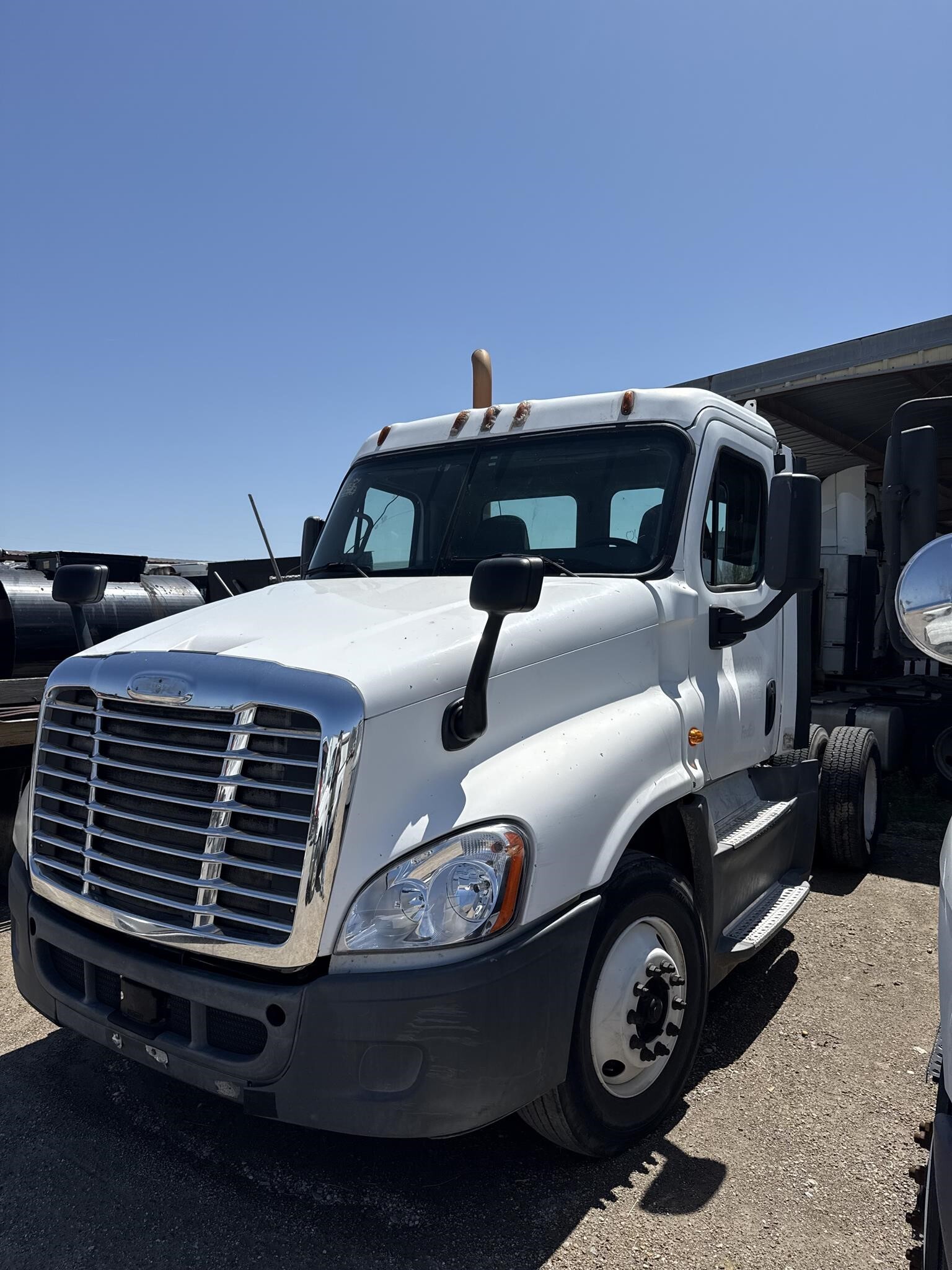 2015 FREIGHTLINER CASCADIA 125 in Covington, TN