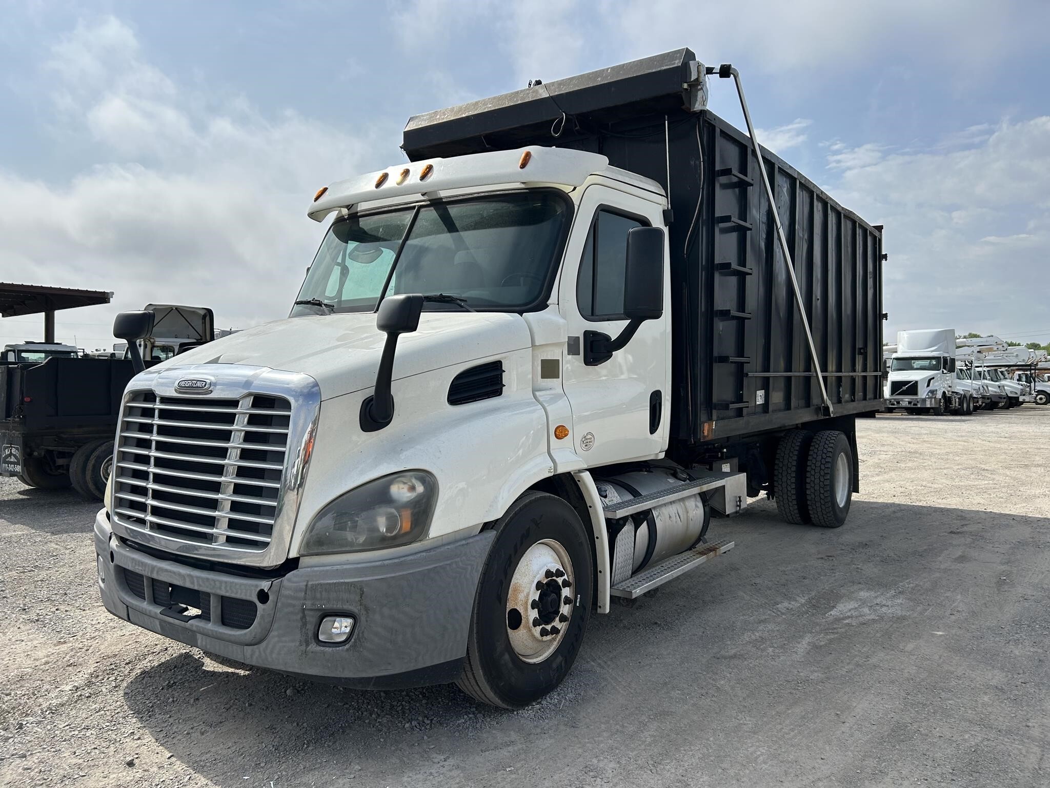 2015 FREIGHTLINER CASCADIA 113 in Covington, TN
